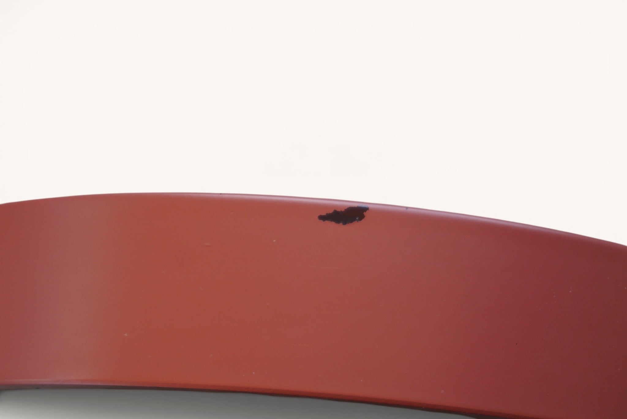 Red_Lacquer_Pedestal_Bowl_by_Ettore_Sottsass_for_Marutomi,_Japan,_1980s