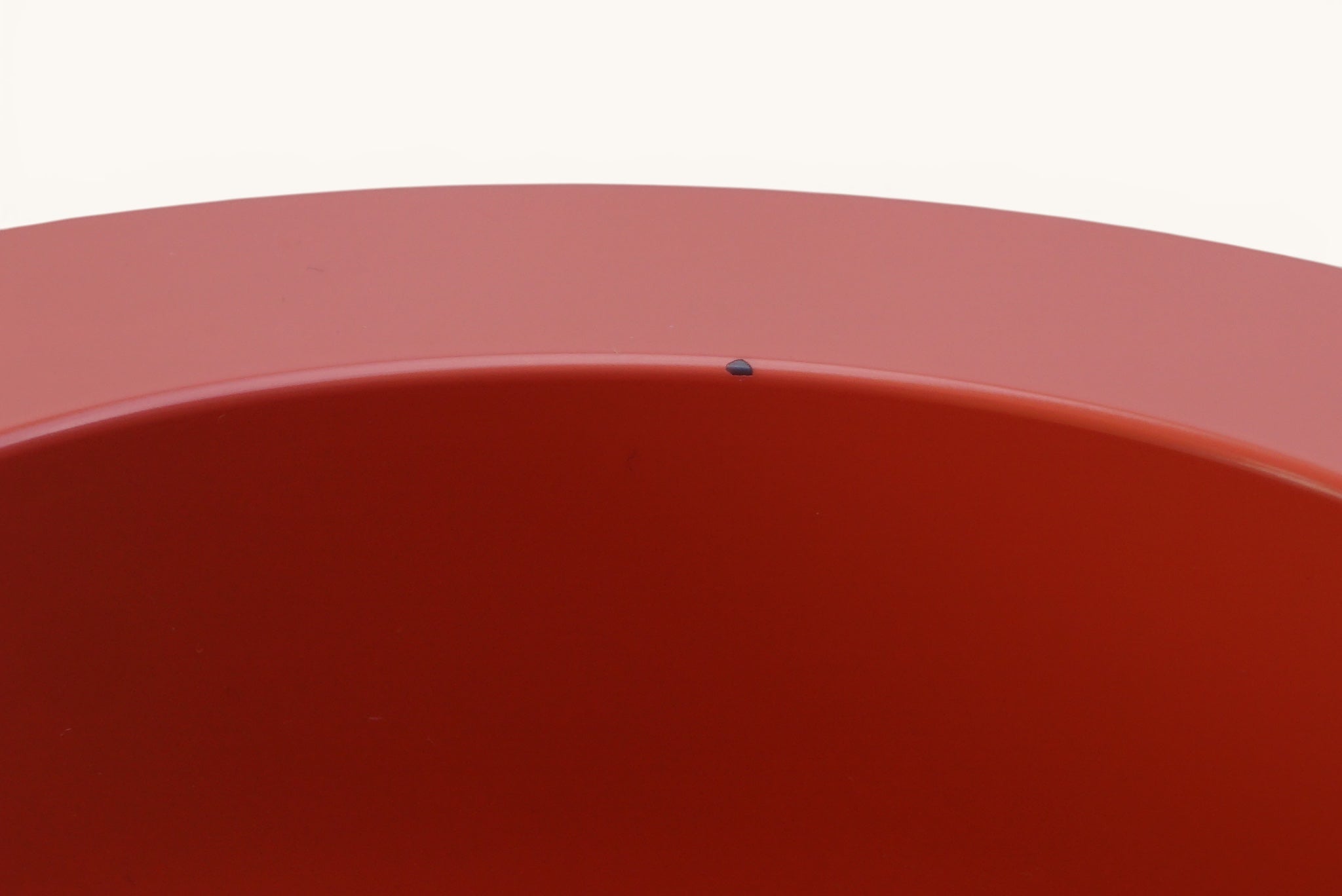 Red_Lacquer_Pedestal_Bowl_by_Ettore_Sottsass_for_Marutomi,_Japan,_1980s