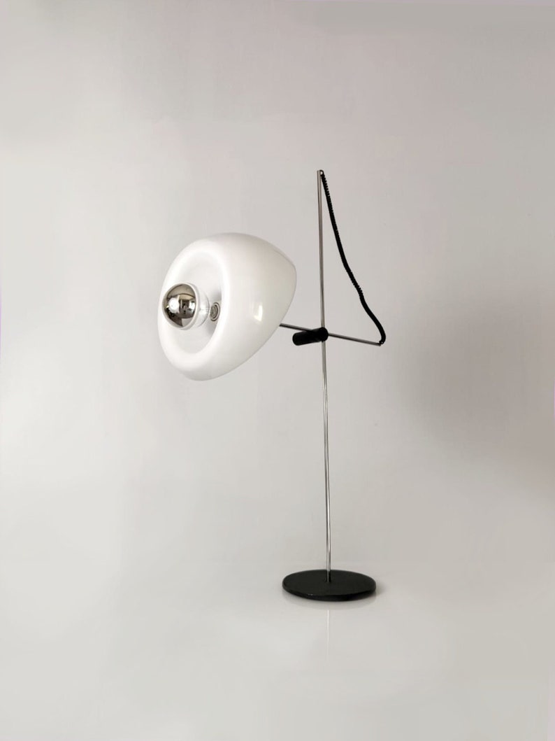 Exclusive_large_Vintage_design_lamp,_1970s