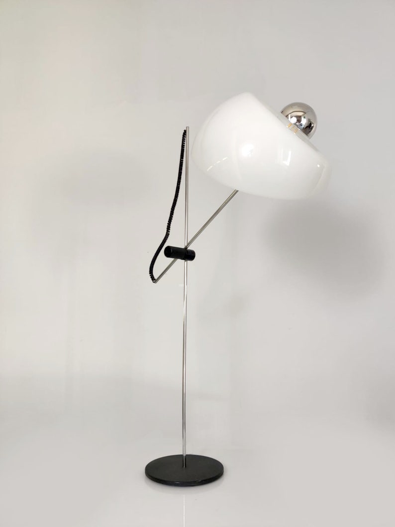 Exclusive_large_Vintage_design_lamp,_1970s