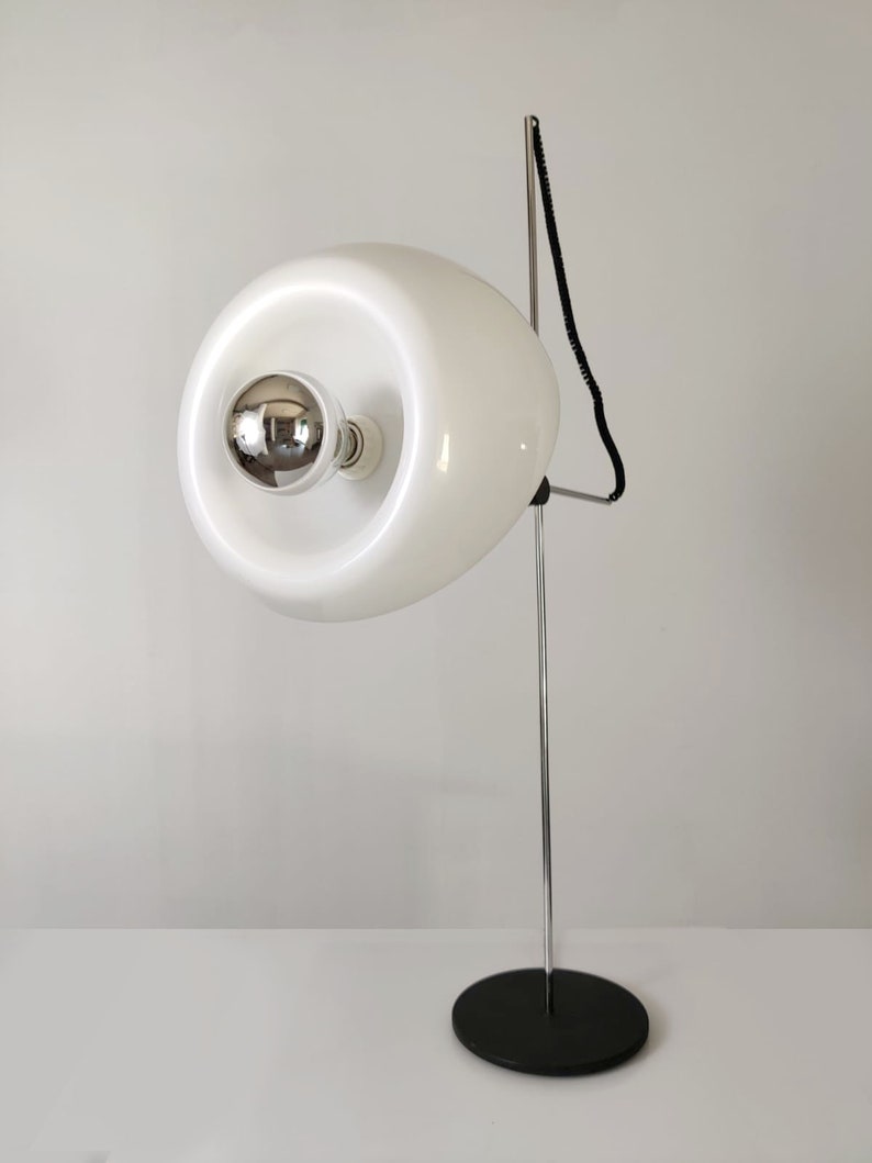 Exclusive_large_Vintage_design_lamp,_1970s