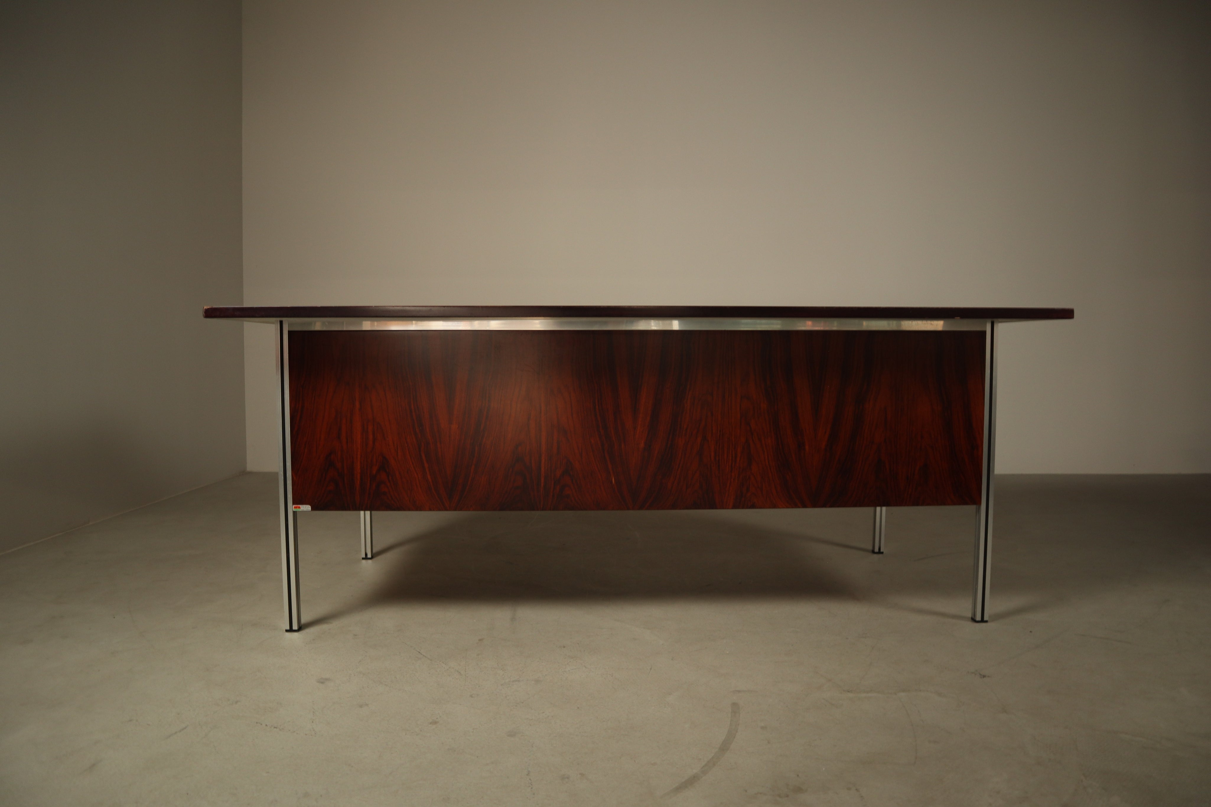 Selene_Executive_Desk_by_ORA_Acciaio,_Wood_Veneer_and_Metal,_Italy,_1970s