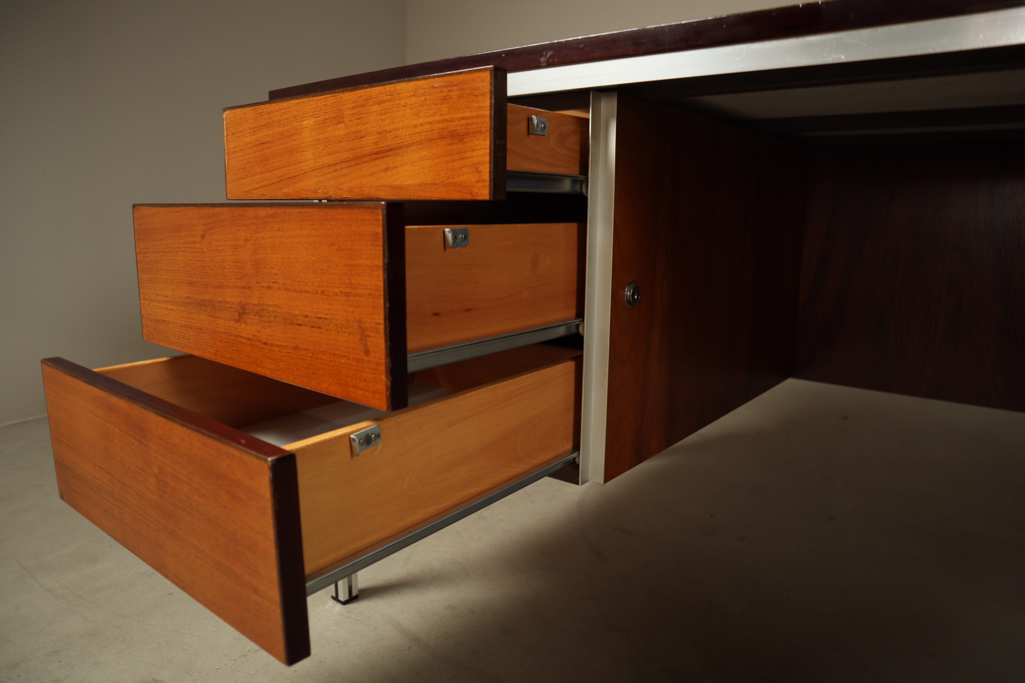 Selene_Executive_Desk_by_ORA_Acciaio,_Wood_Veneer_and_Metal,_Italy,_1970s