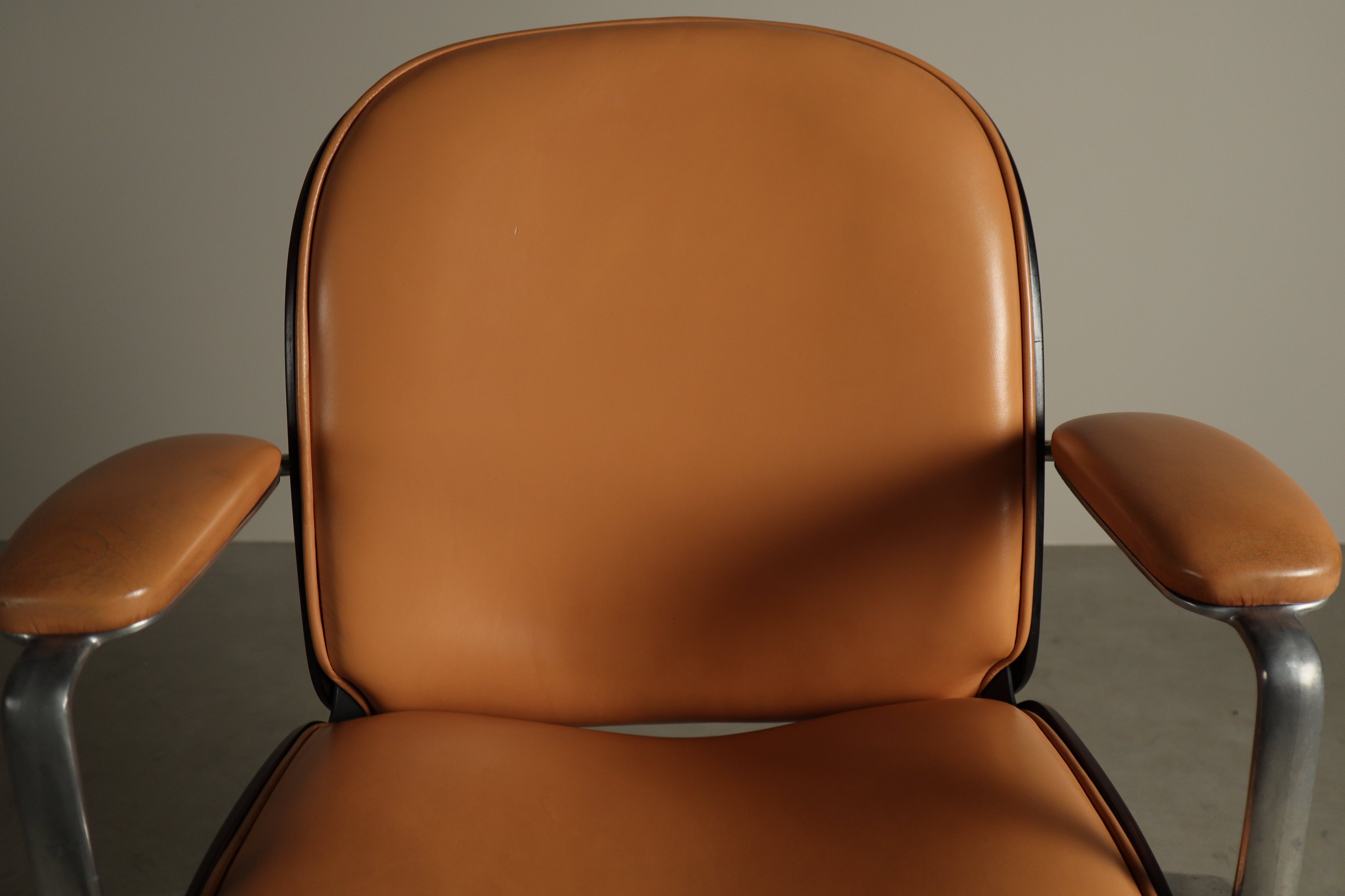 Executive_office_chair_by_Ennio_Fazioli_for_MIM_Roma,_Italy_1960