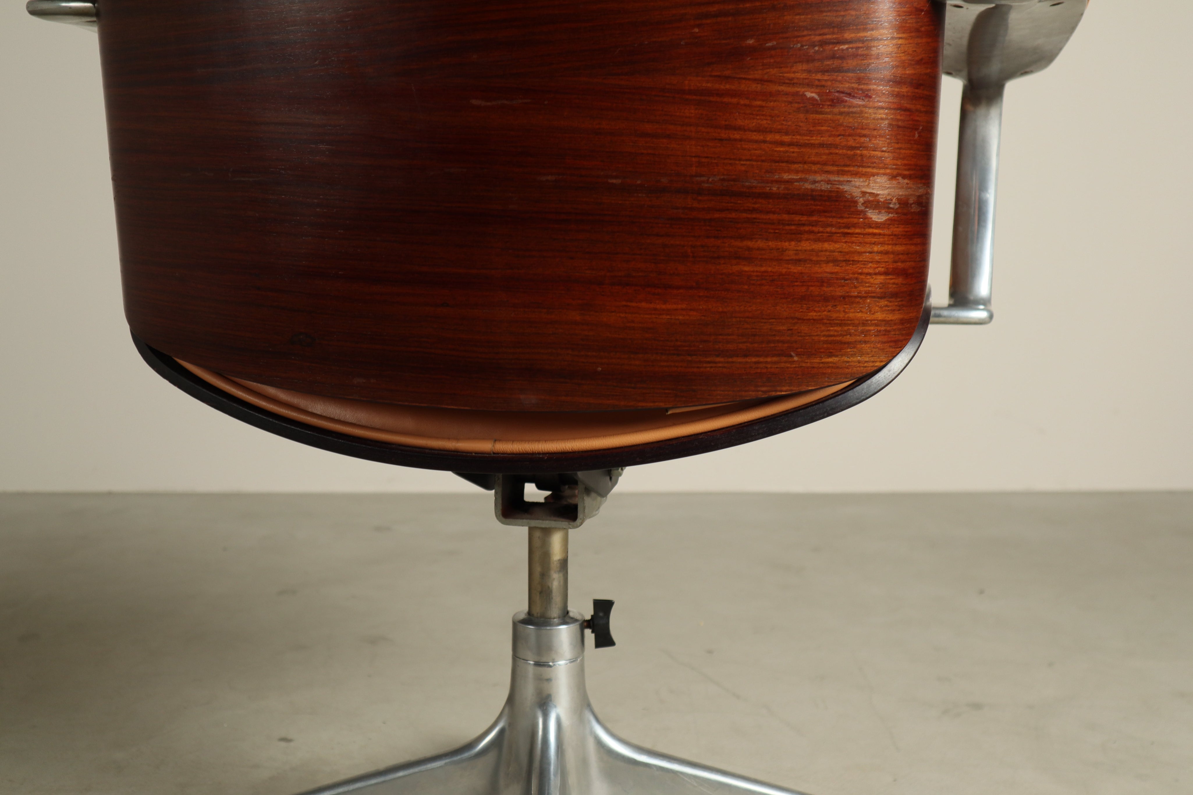 Executive_office_chair_by_Ennio_Fazioli_for_MIM_Roma,_Italy_1960