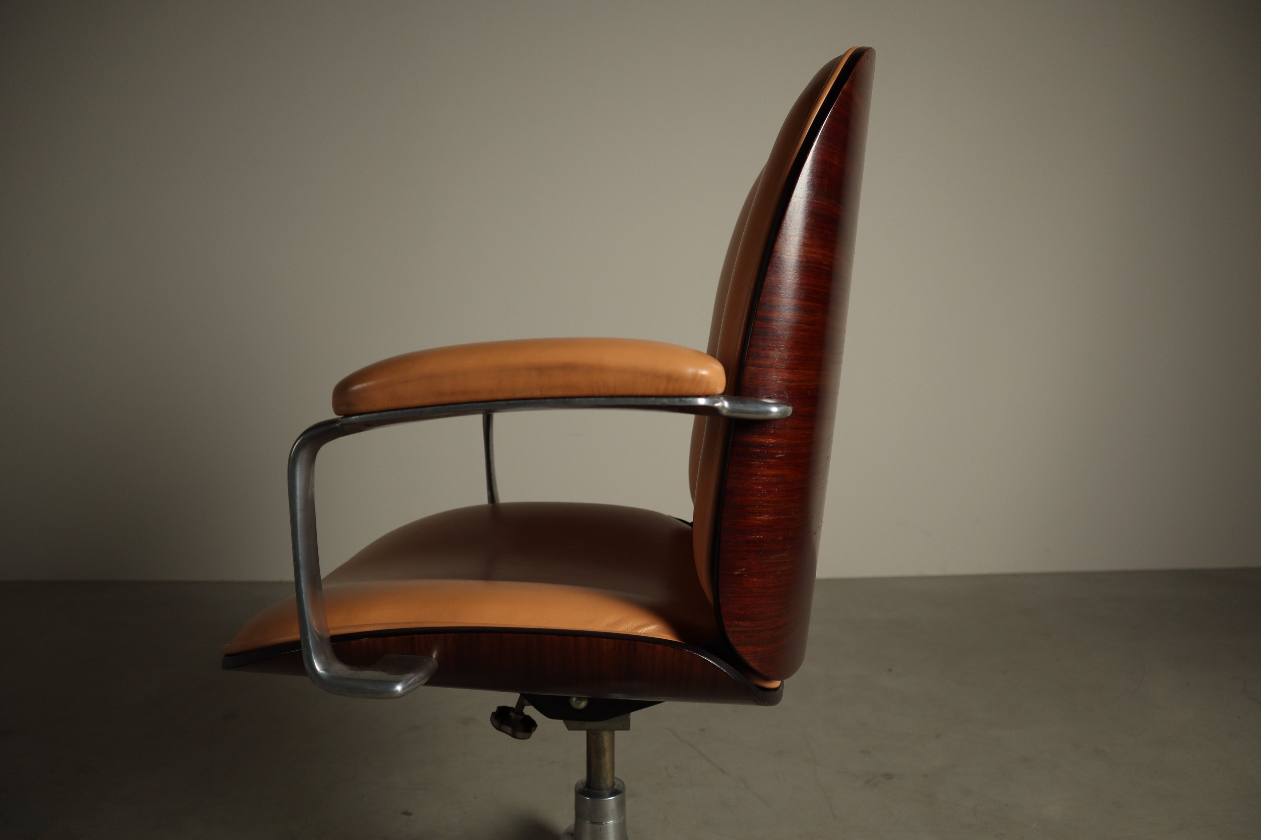 Executive_office_chair_by_Ennio_Fazioli_for_MIM_Roma,_Italy_1960
