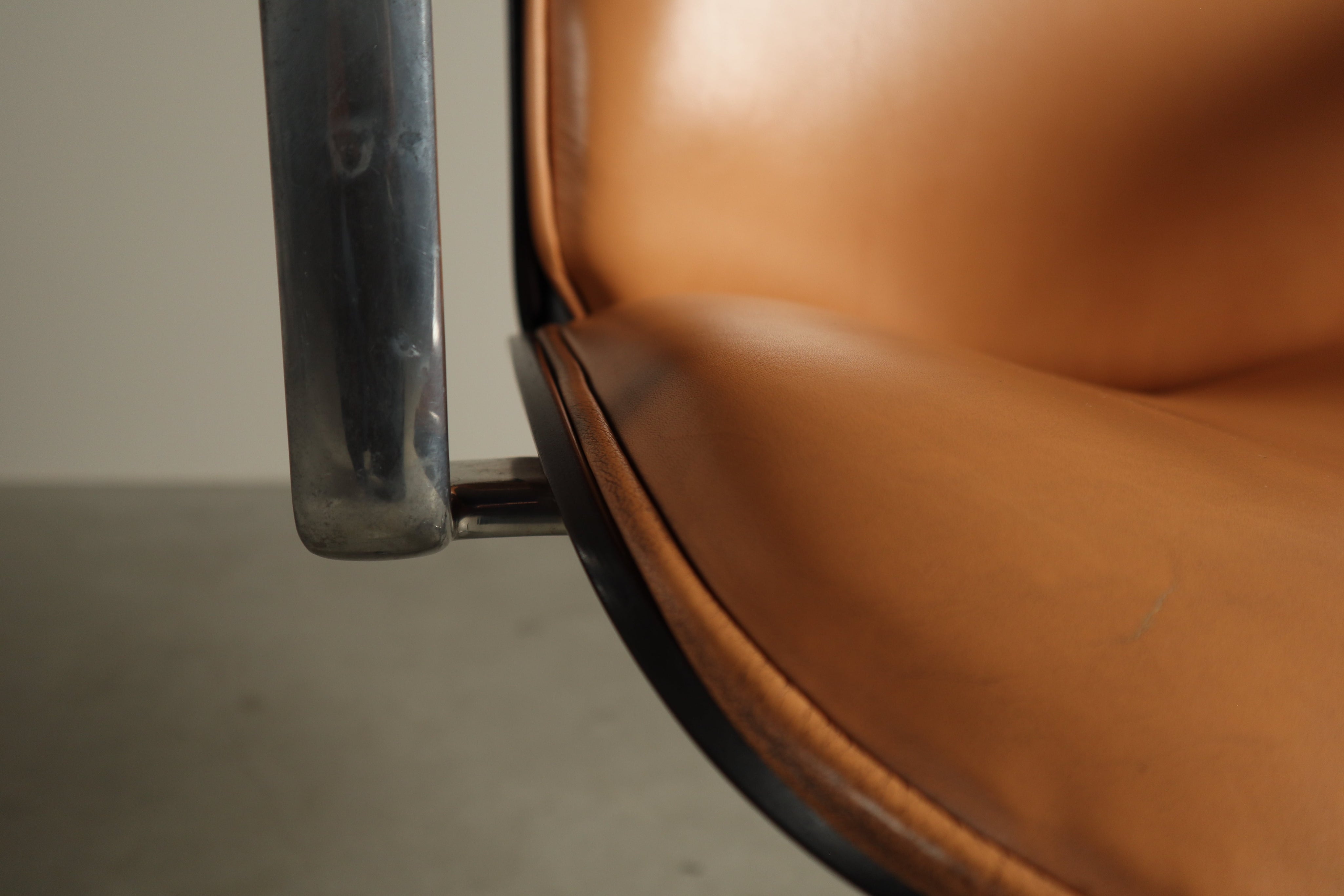 Executive_office_chair_by_Ennio_Fazioli_for_MIM_Roma,_Italy_1960