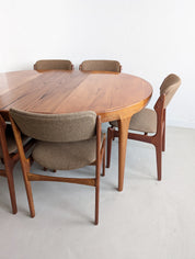 Extendable_Dining_Table_by_Ib_Kofod-Larsen_for_Faarup_Møbelfabrik_1960's