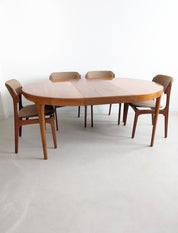 Extendable_Dining_Table_by_Ib_Kofod-Larsen_for_Faarup_Møbelfabrik_1960's