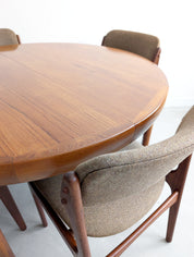 Extendable_Dining_Table_by_Ib_Kofod-Larsen_for_Faarup_Møbelfabrik_1960's