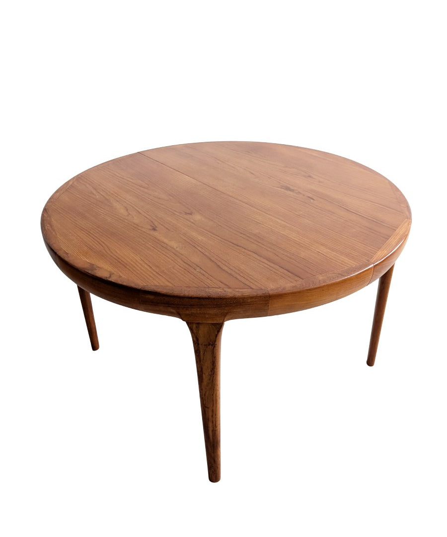 Extendable_Dining_Table_by_Ib_Kofod-Larsen_for_Faarup_Møbelfabrik_1960's