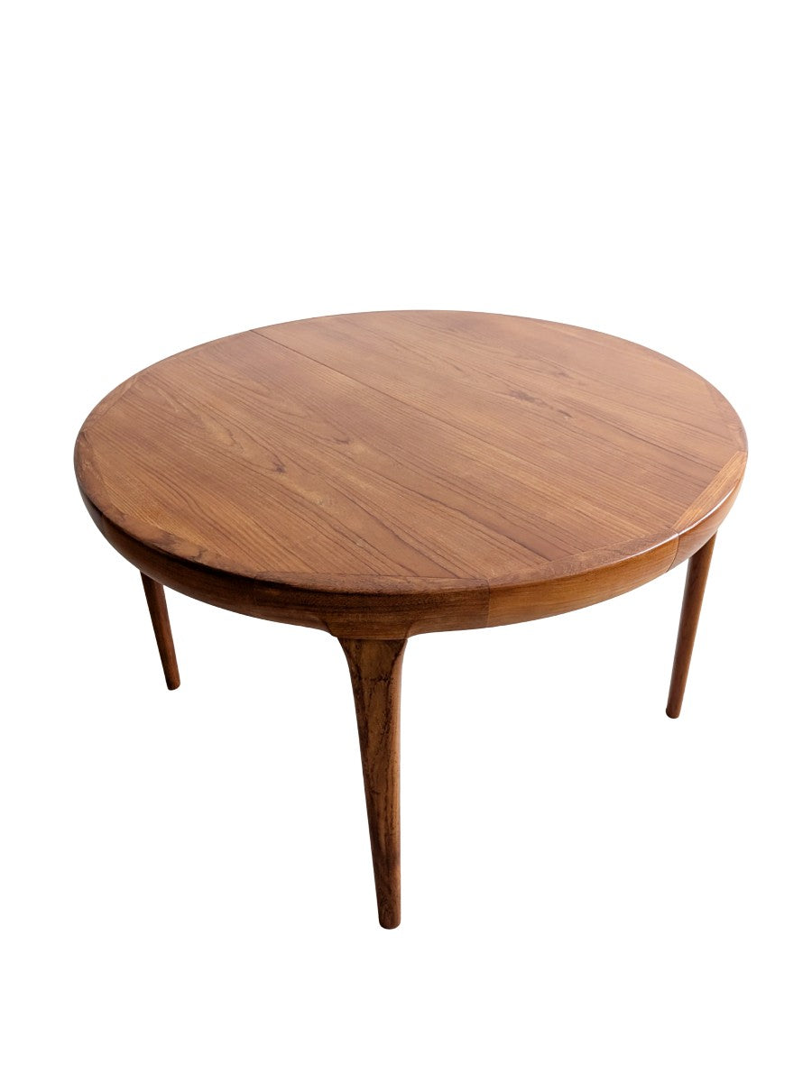 Extendable_Dining_Table_by_Ib_Kofod-Larsen_for_Faarup_Møbelfabrik_1960's