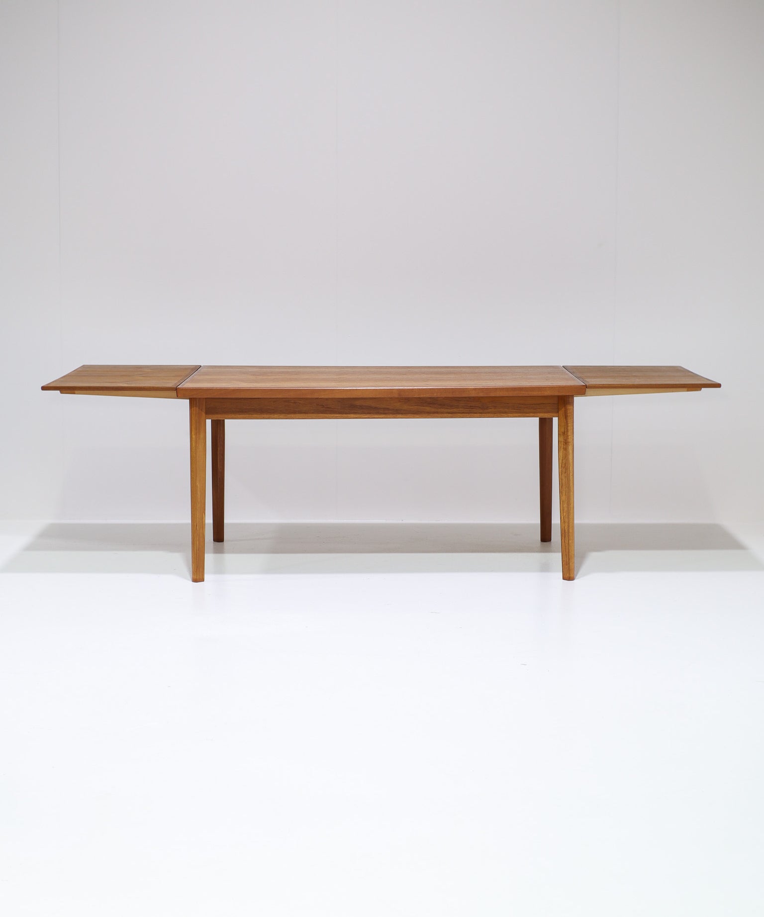 Extendable_Teak_Dining_Table,_Attributed_to_Glostrup_Møbelfabrik,_1960s,_Denmark