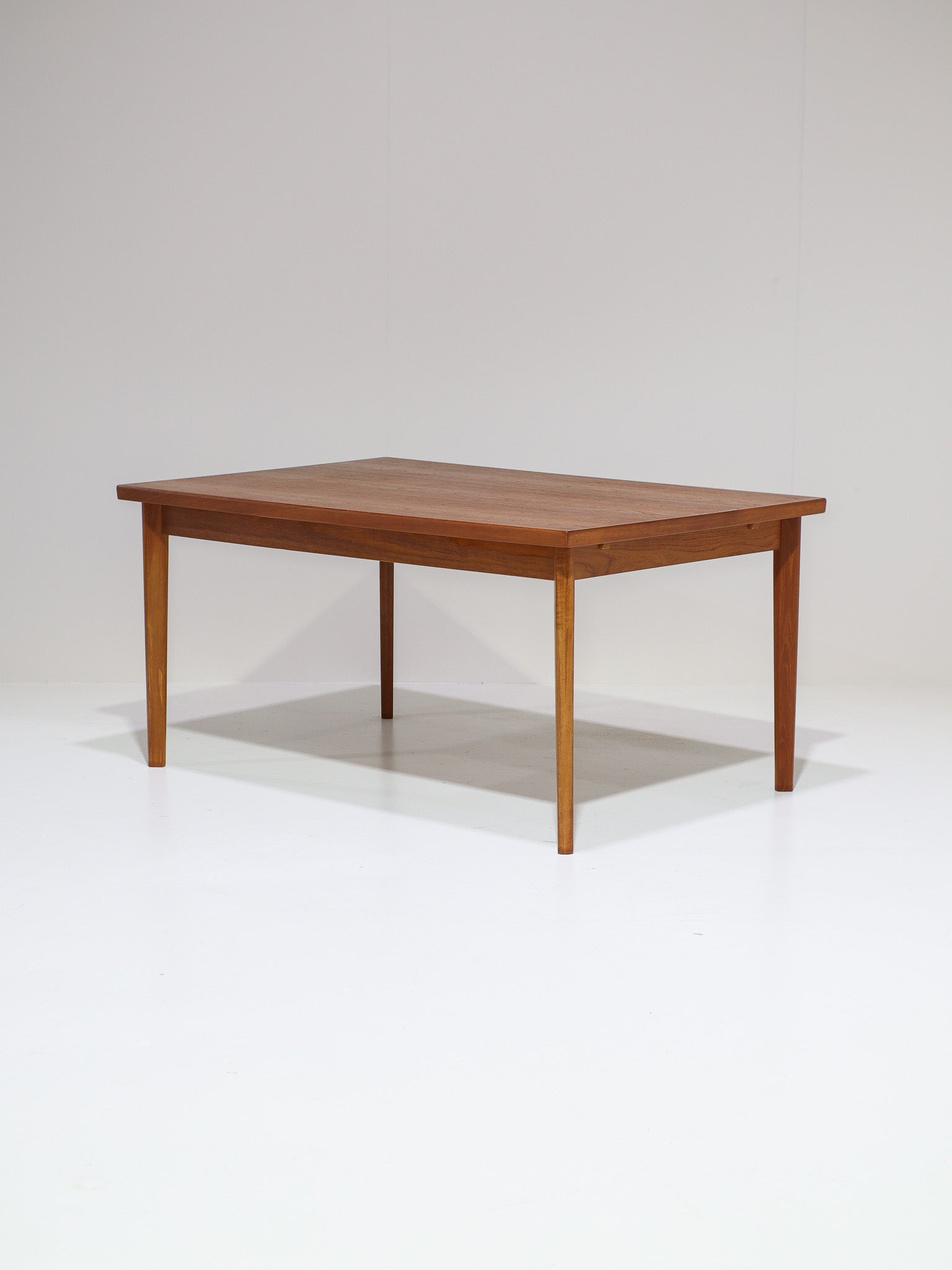 Extendable_Teak_Dining_Table,_Attributed_to_Glostrup_Møbelfabrik,_1960s,_Denmark