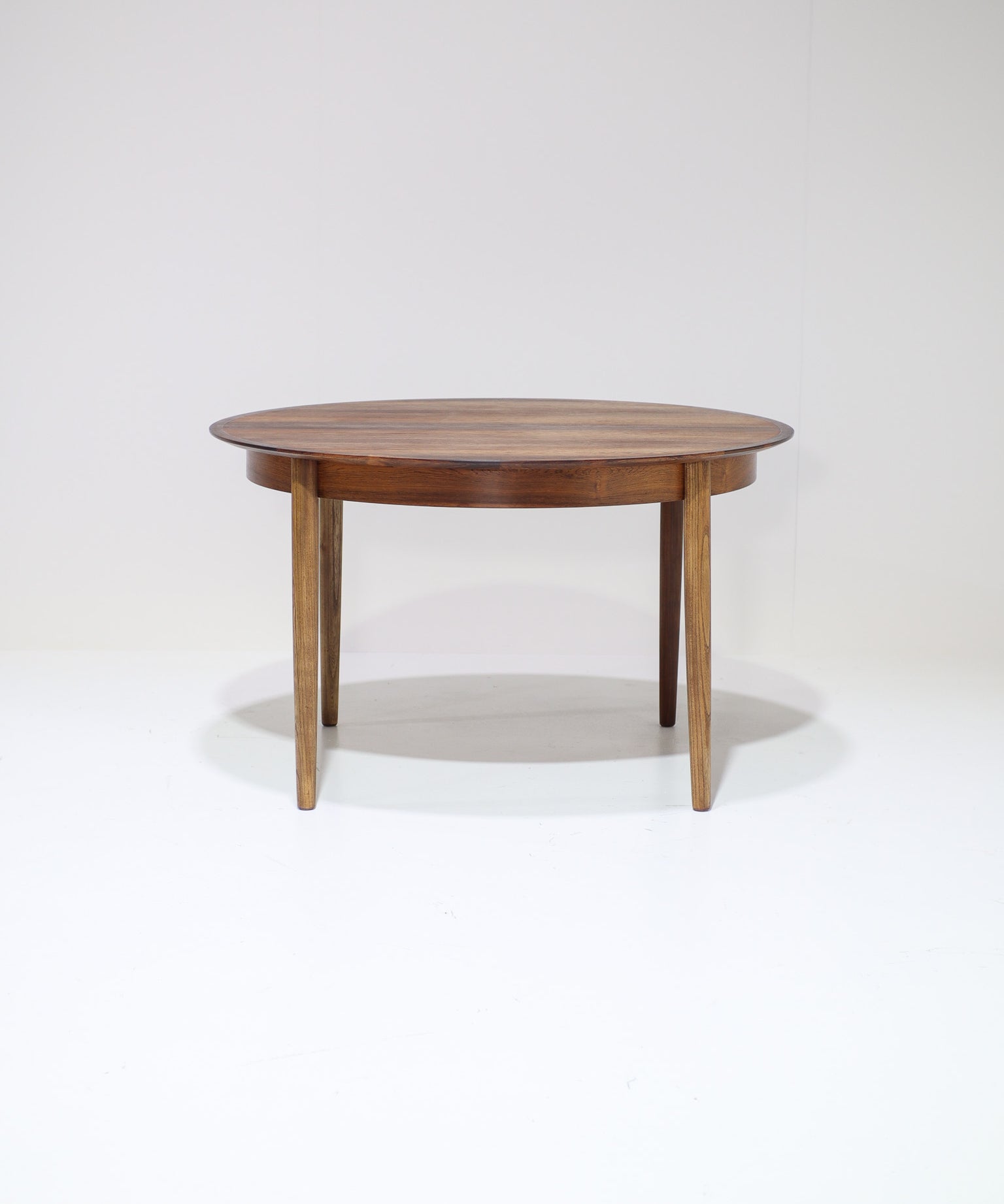 Extendable_dining_table_rosewood_1960s_Danish