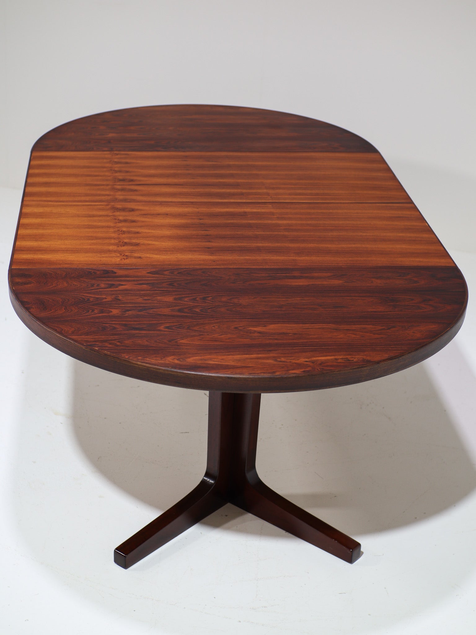 Danish_Rosewood_Extendable_Dining_Table_with_X_Legs,_1960s