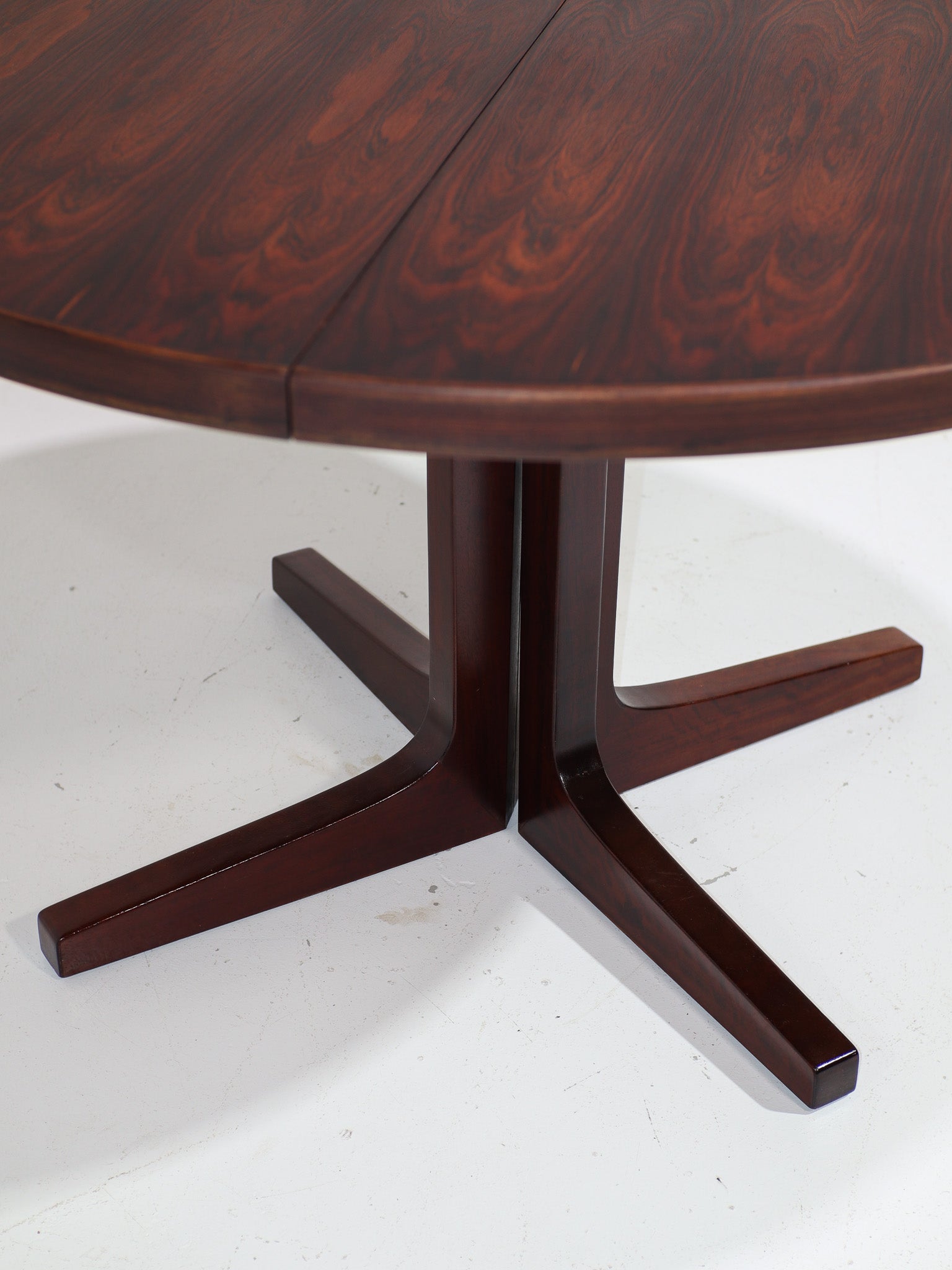 Danish_Rosewood_Extendable_Dining_Table_with_X_Legs,_1960s