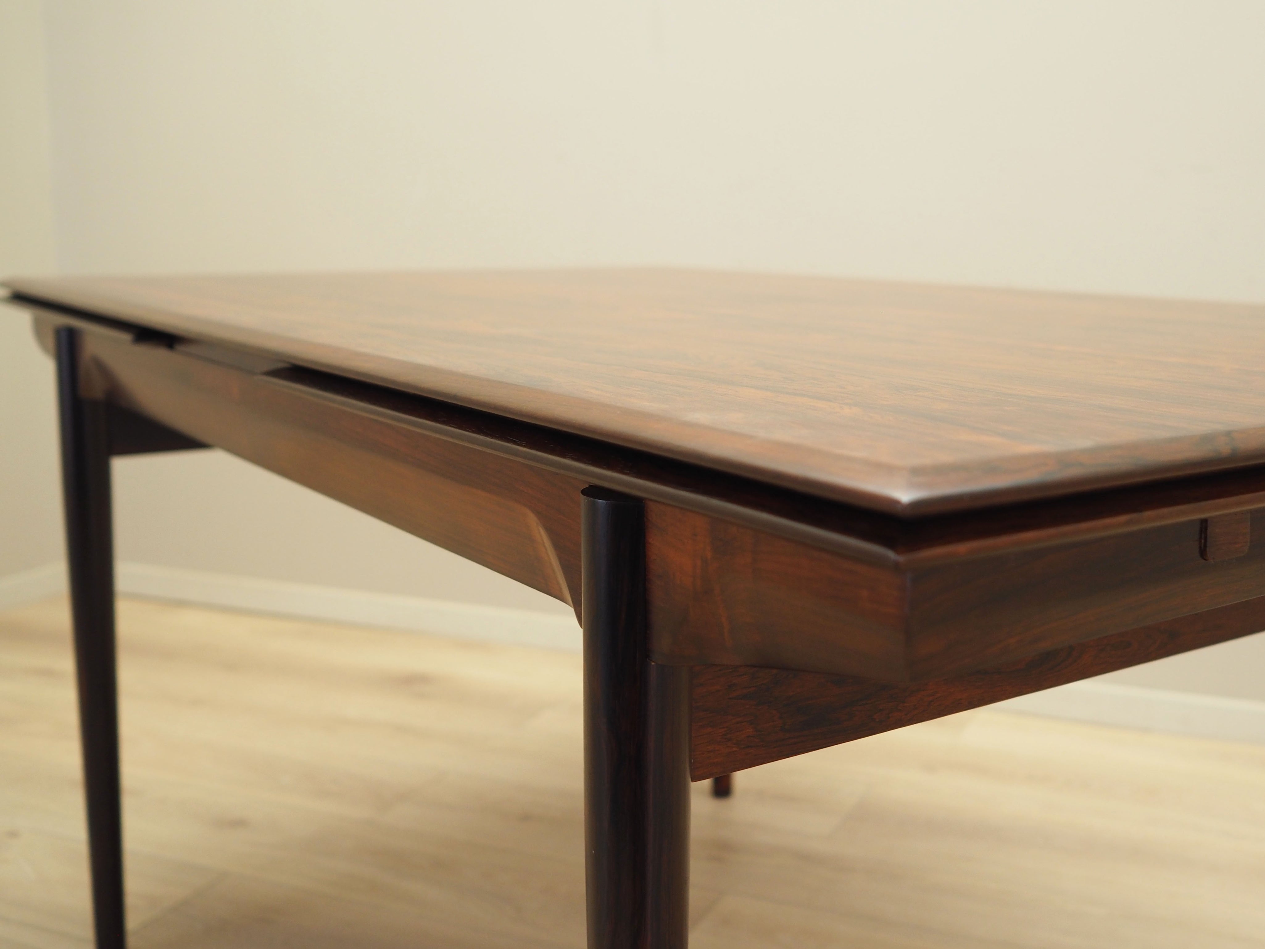 Extendable_Dining_table,_Rosewood_Wood,_1970s,_Denmark