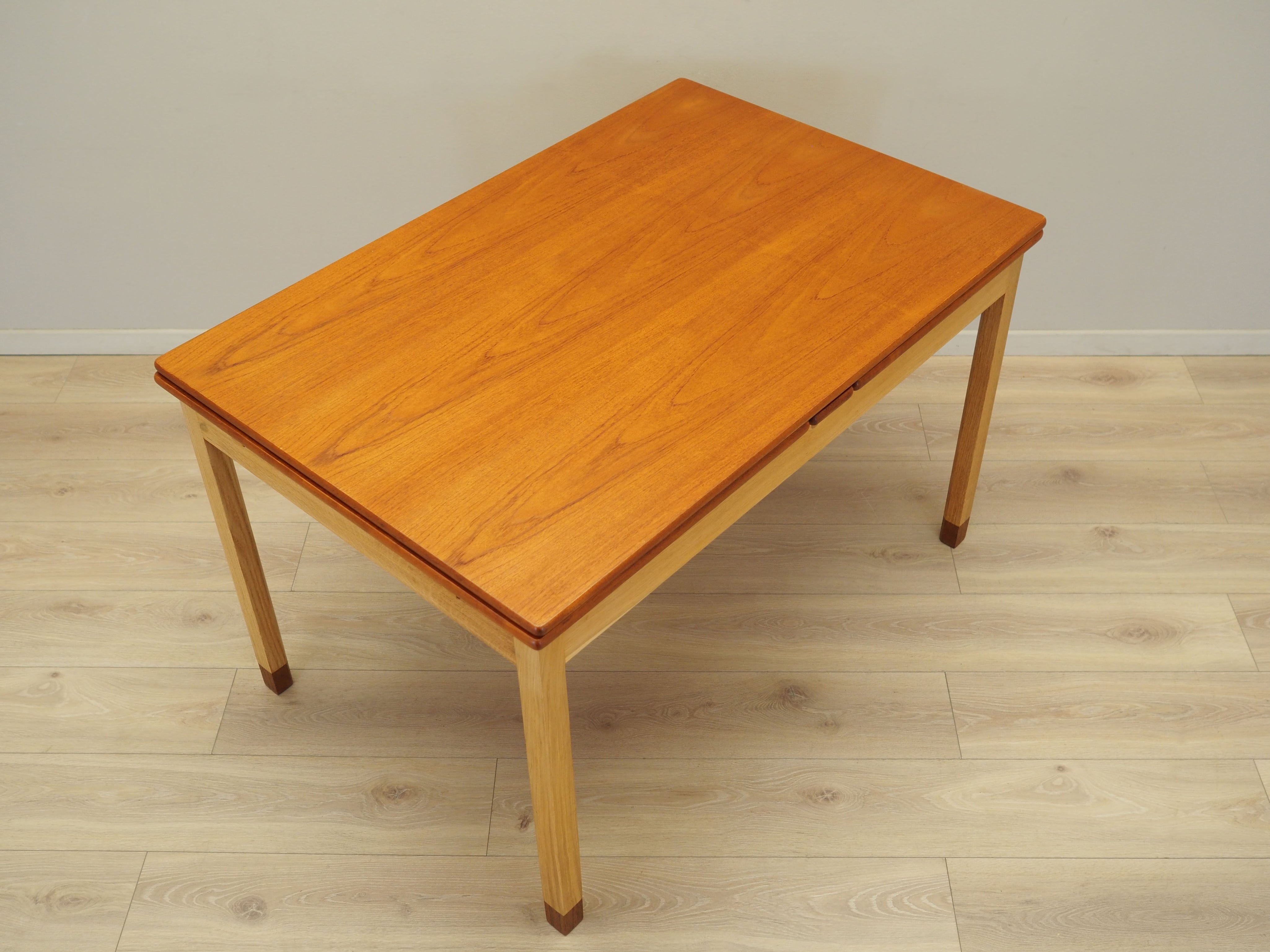 Extendable_Dining_Table,_SKM,_1970s,_Denmark