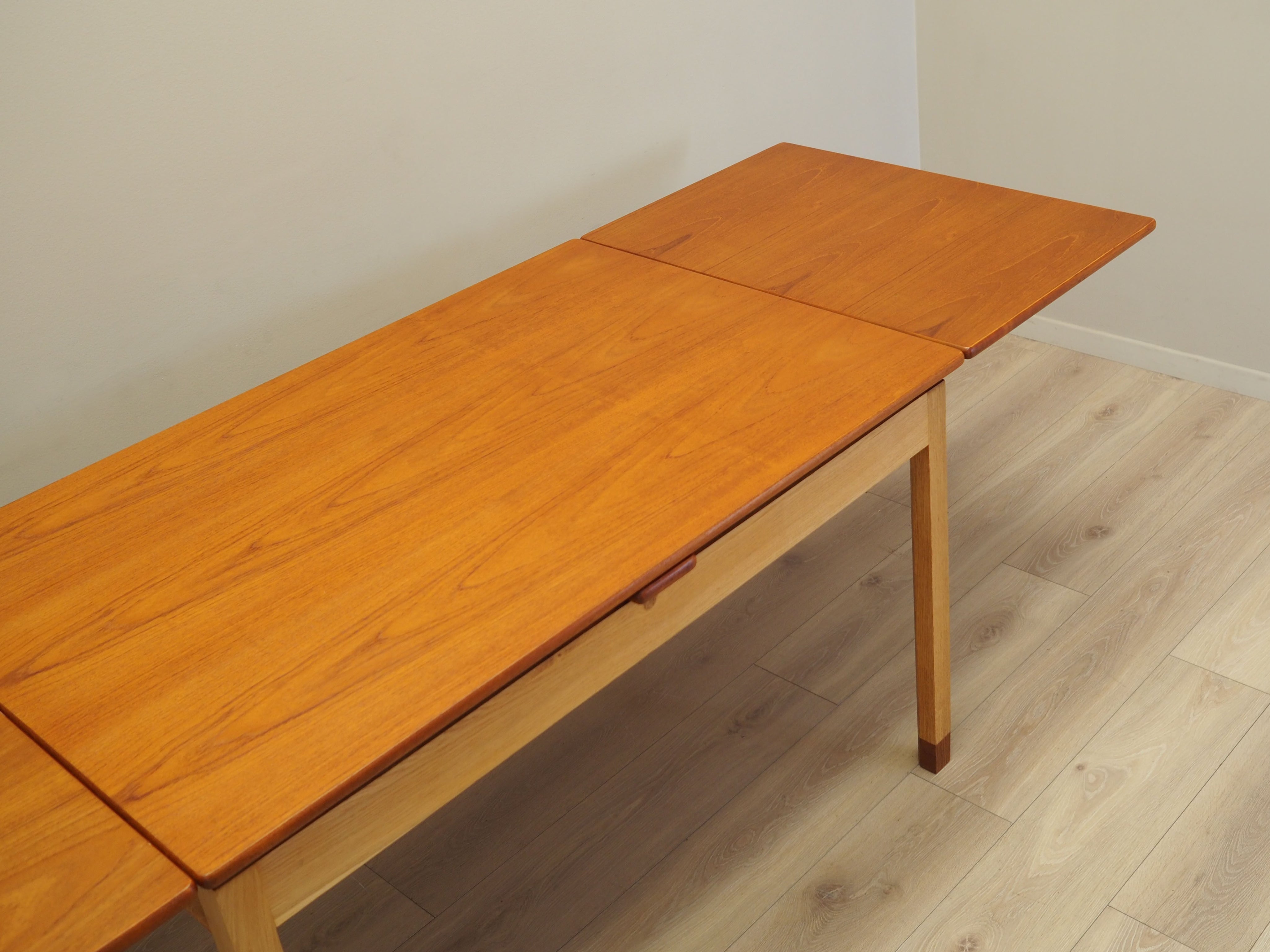 Extendable_Dining_Table,_SKM,_1970s,_Denmark