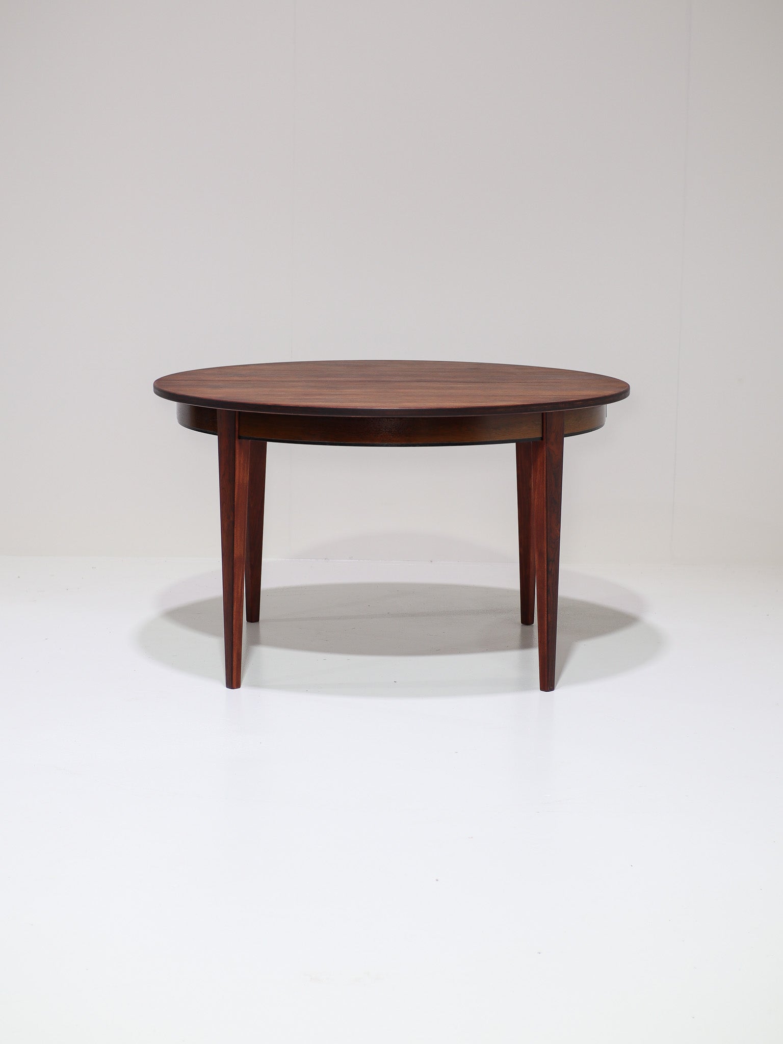 Extendable_round_dining_table_by_Omann_Jun_model_55_rosewood,_Denmark_1960s