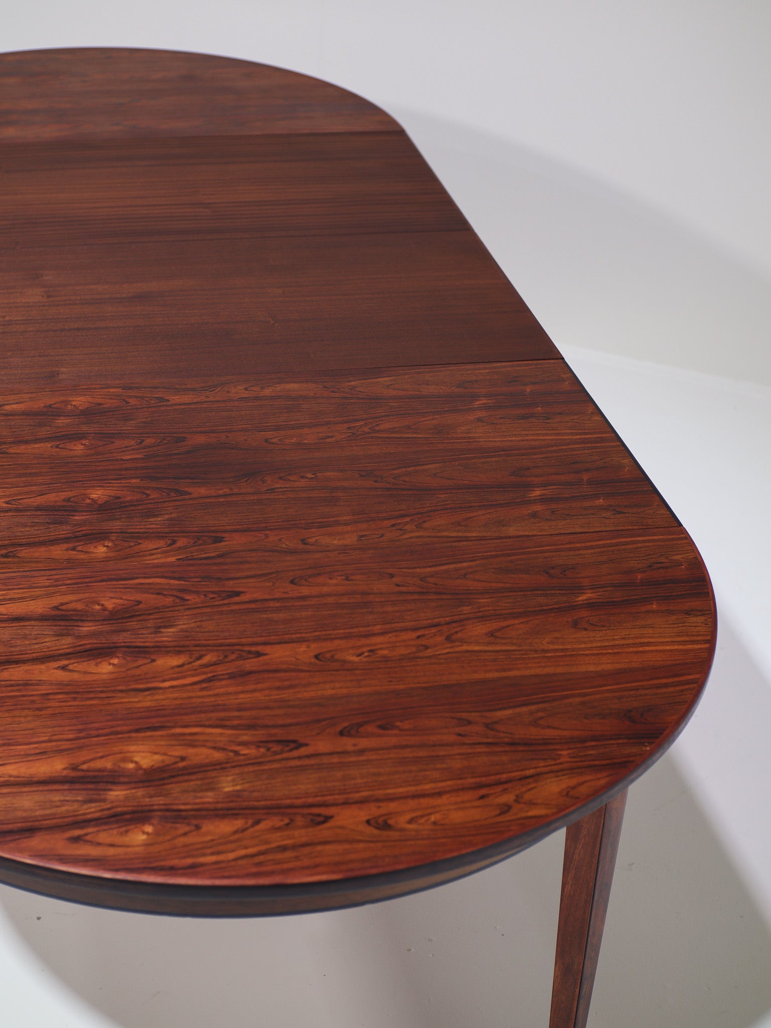 Extendable_round_dining_table_by_Omann_Jun_model_55_rosewood,_Denmark_1960s