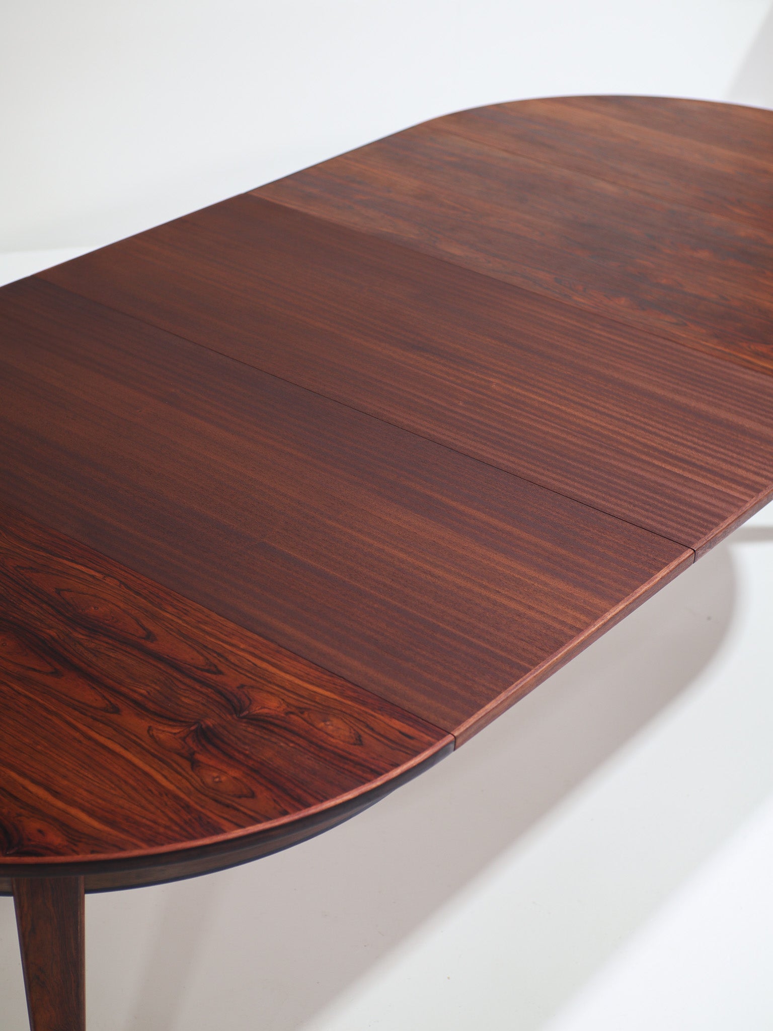 Extendable_round_dining_table_by_Omann_Jun_model_55_rosewood,_Denmark_1960s