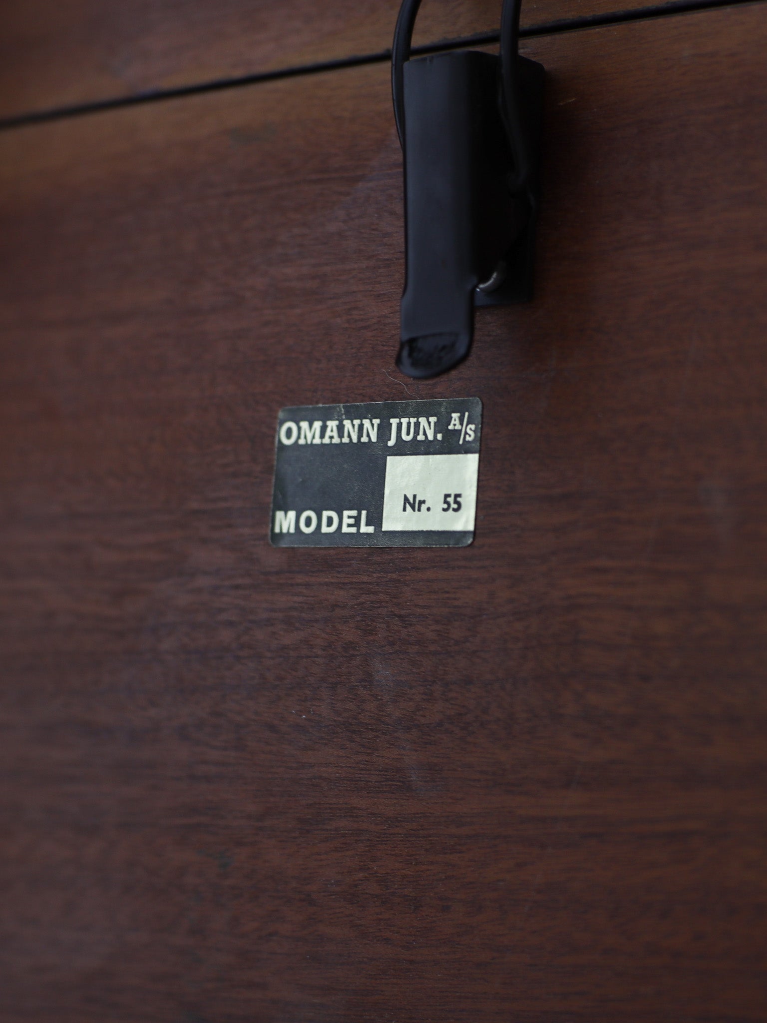 Extendable_round_dining_table_by_Omann_Jun_model_55_rosewood,_Denmark_1960s