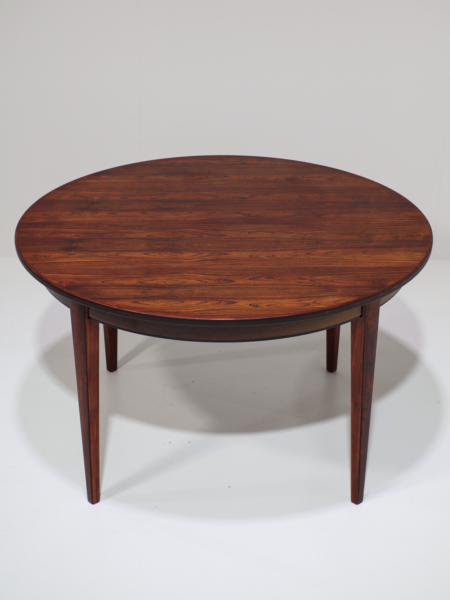 Extendable_round_dining_table_by_Omann_Jun_model_55_rosewood,_Denmark_1960s