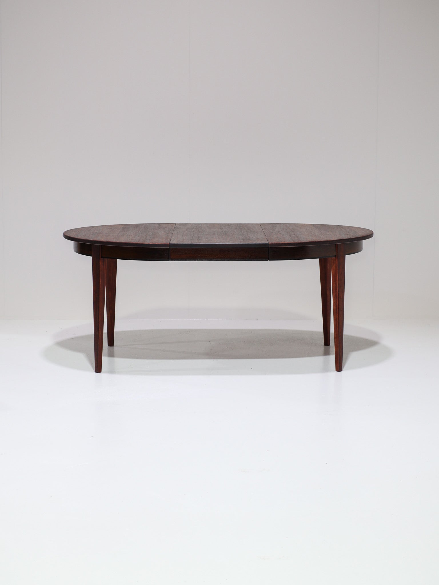 Extendable_round_dining_table_by_Omann_Jun_model_55_rosewood,_Denmark_1960s
