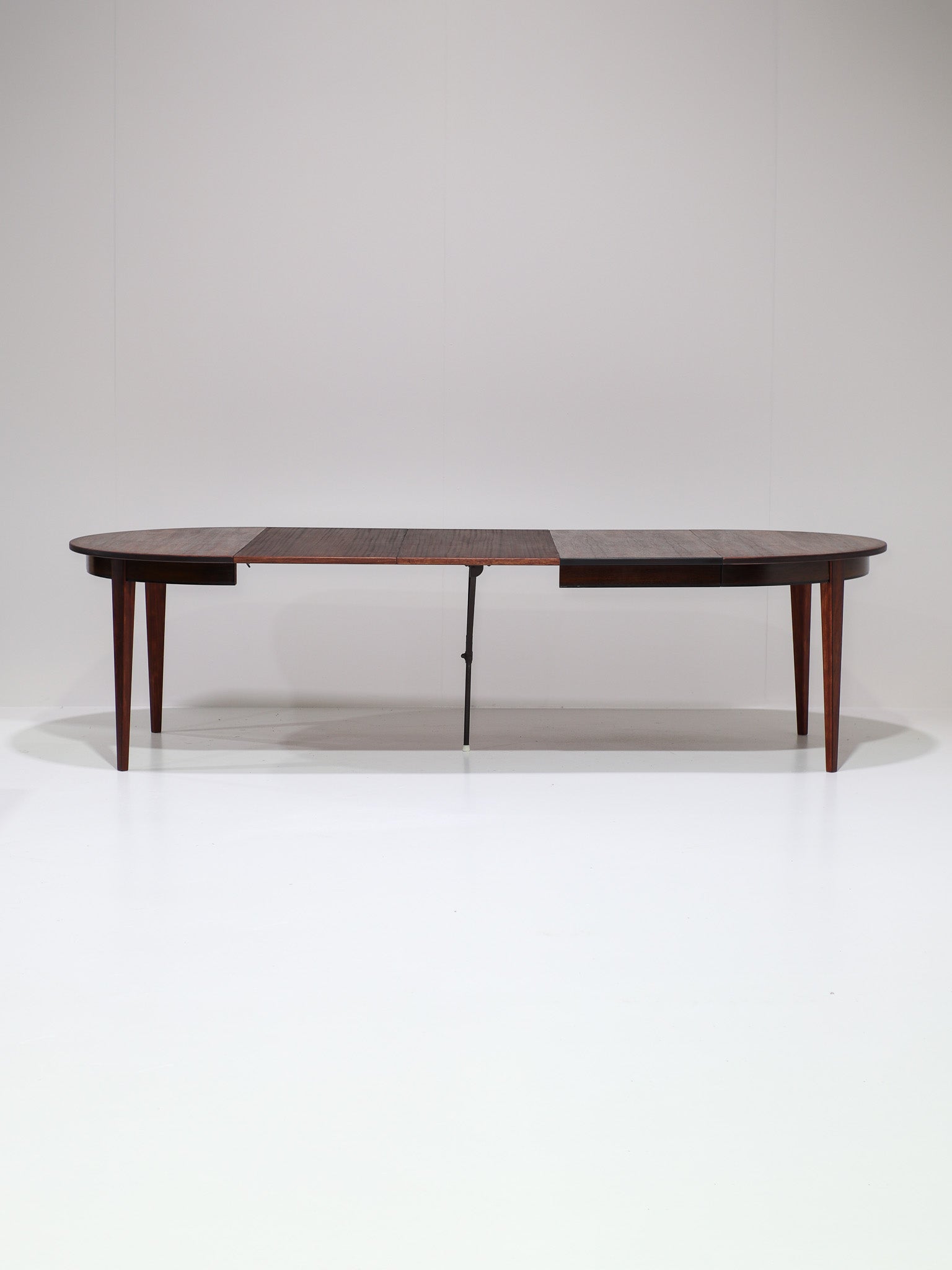 Extendable_round_dining_table_by_Omann_Jun_model_55_rosewood,_Denmark_1960s
