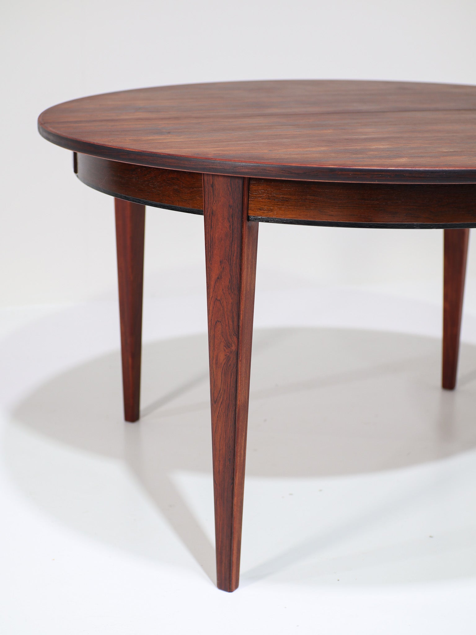Extendable_round_dining_table_by_Omann_Jun_model_55_rosewood,_Denmark_1960s