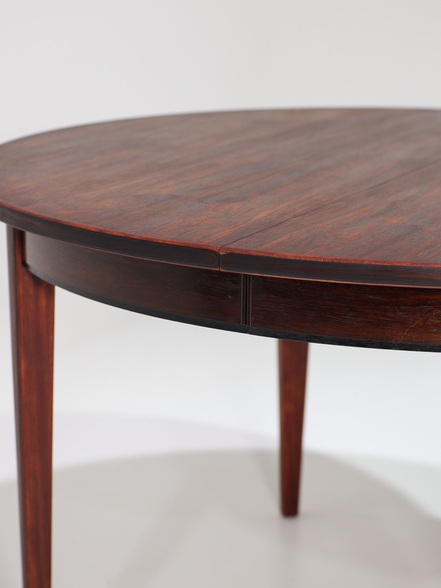 Extendable_round_dining_table_by_Omann_Jun_model_55_rosewood,_Denmark_1960s