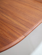 Extendable_round_dining_table_teak_Danish_vintage