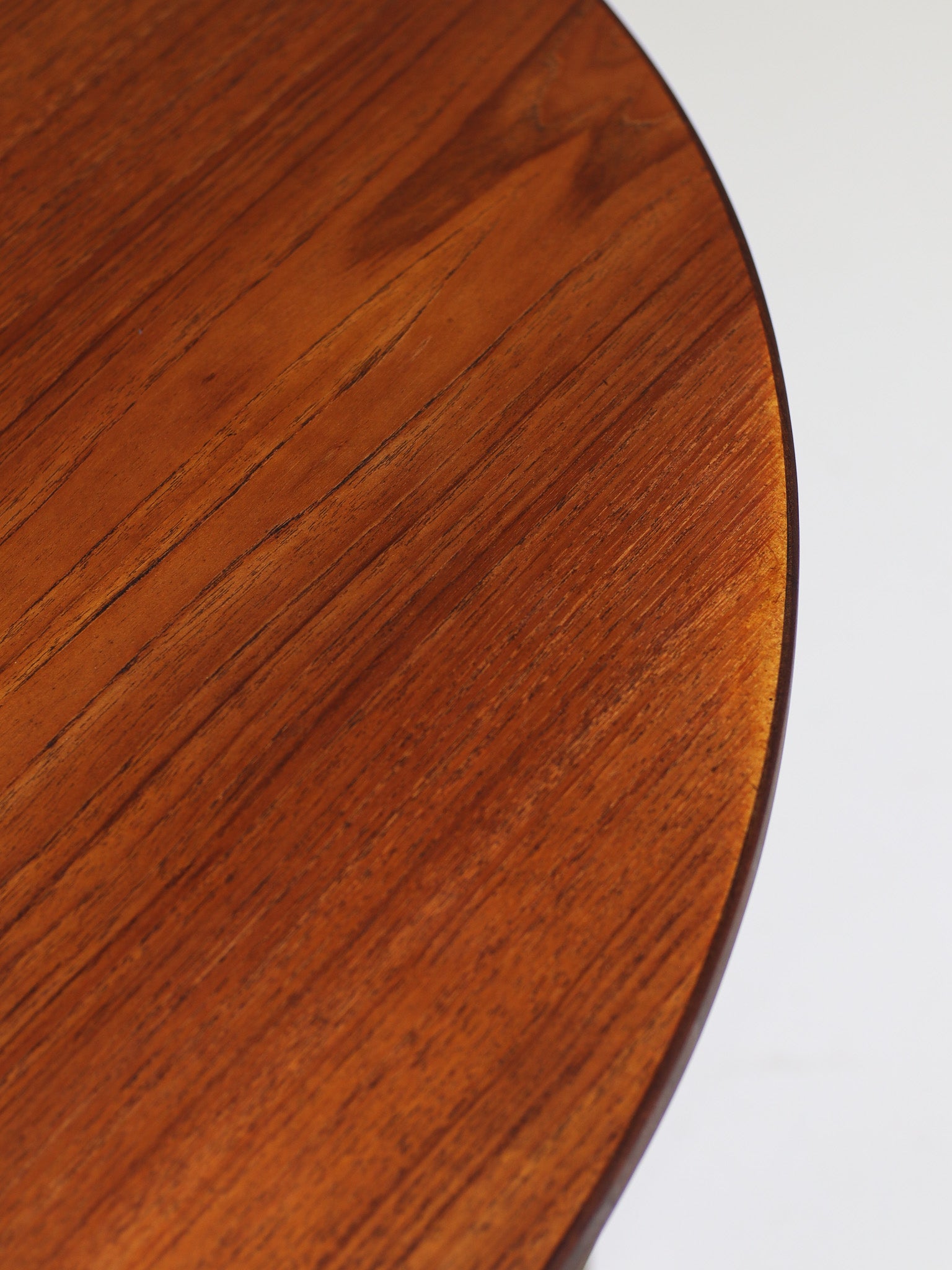 Extendable_Round_Teak_Dining_Table,_1960s,_Denmark