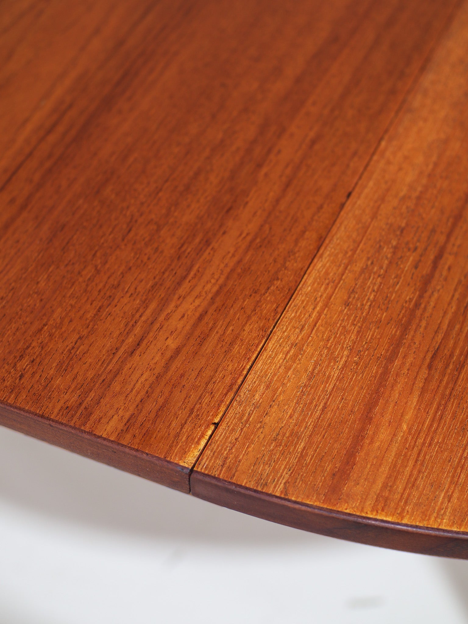 Extendable_Round_Teak_Dining_Table,_1960s,_Denmark