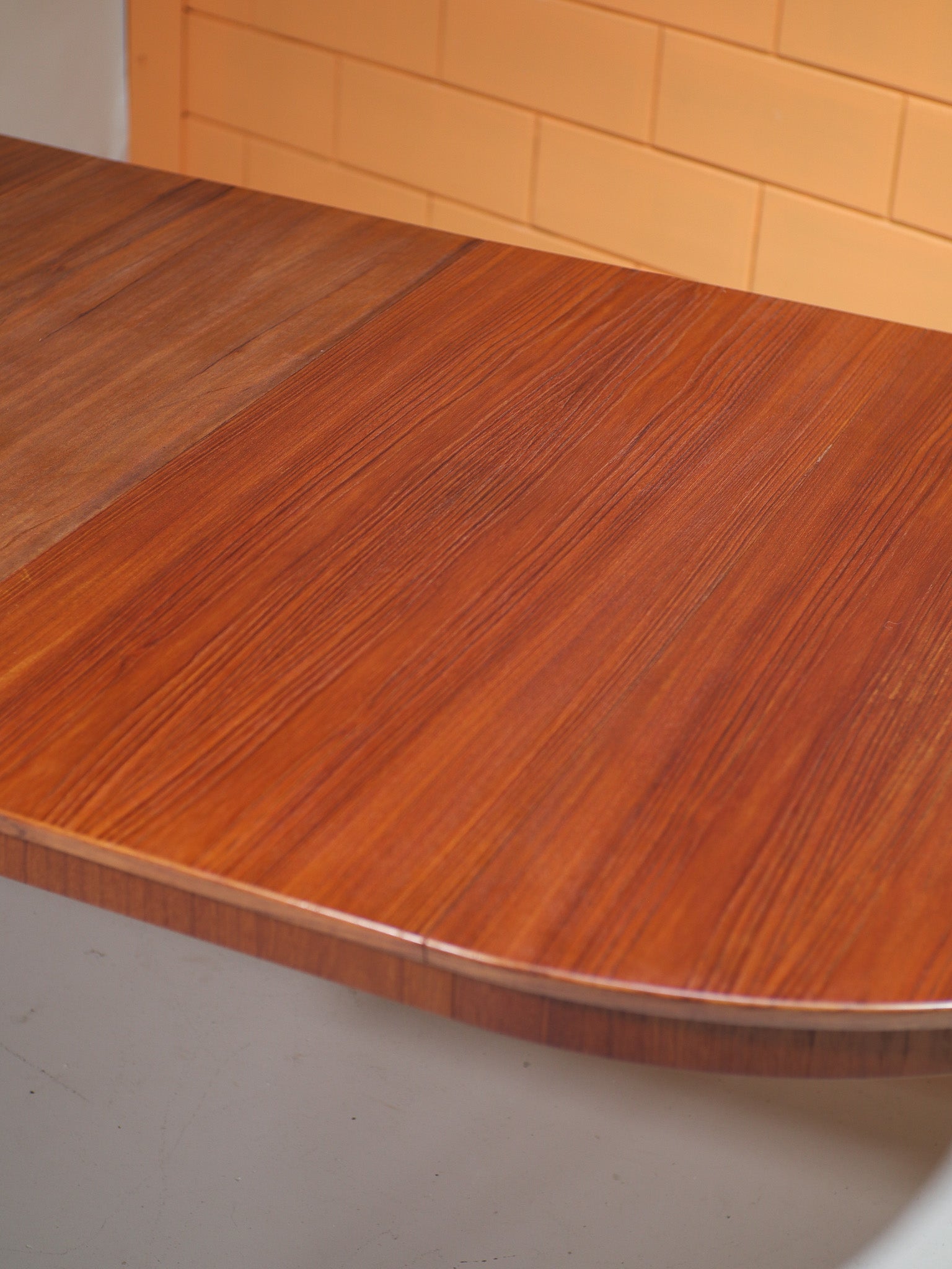 Extendable_round_dining_table_teak_vintage_Danish_1960s