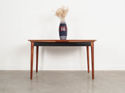 Extendable_Walnut_Table,_Danish_Design,_Veneer,_1970s,_Denmark