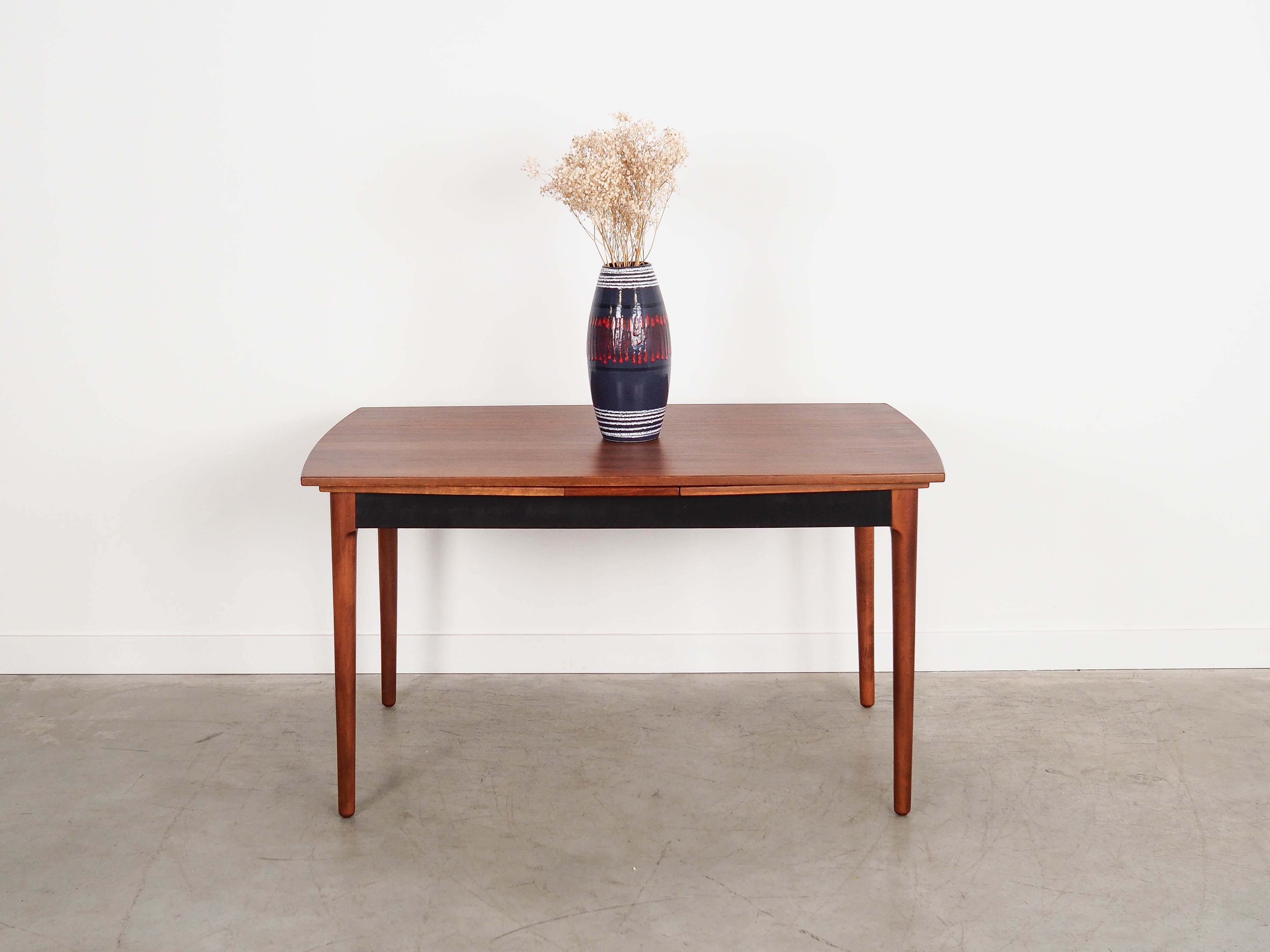 Extendable_Walnut_Table,_Danish_Design,_Veneer,_1970s,_Denmark