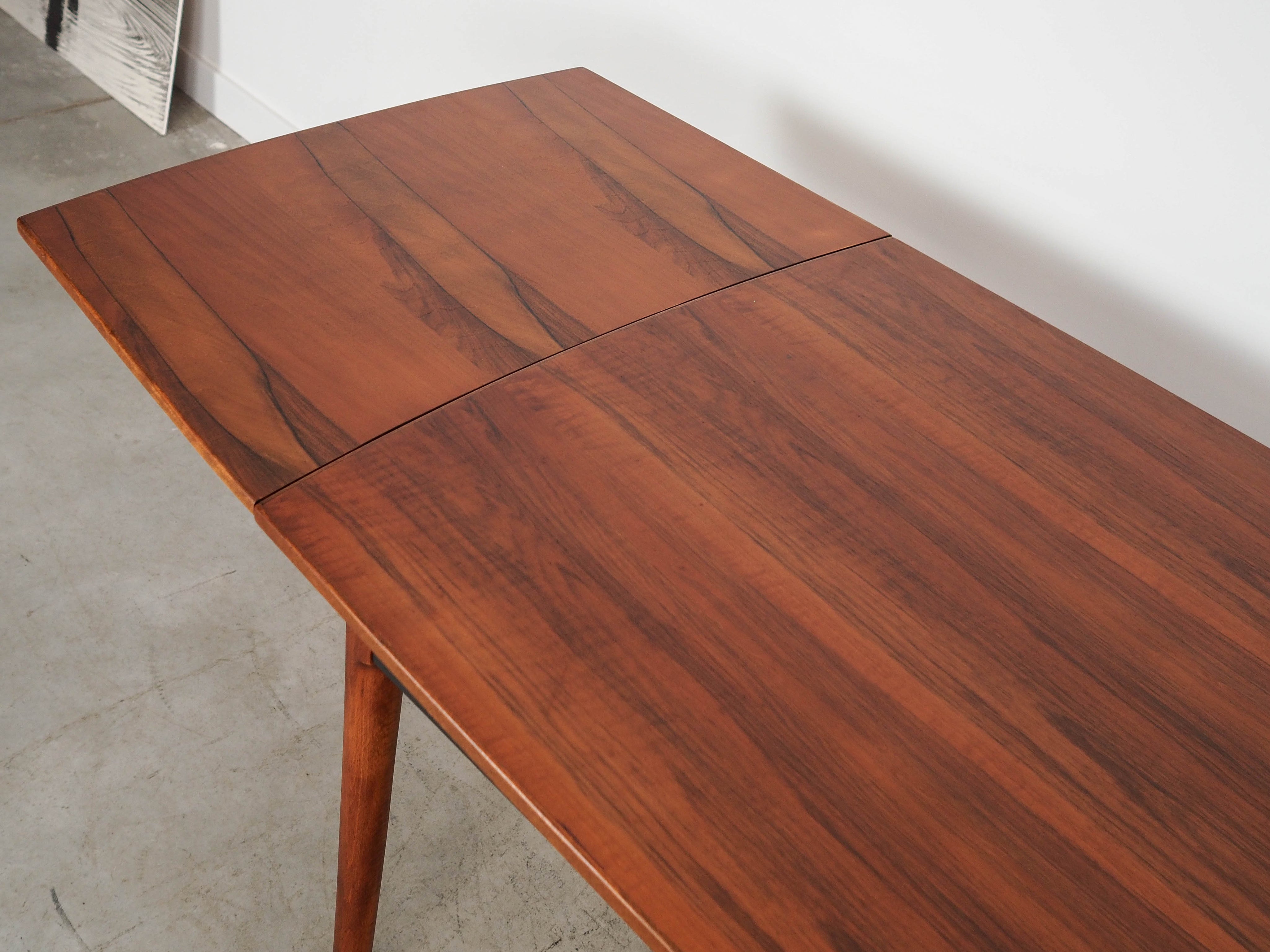 Extendable_Walnut_Table,_Danish_Design,_Veneer,_1970s,_Denmark