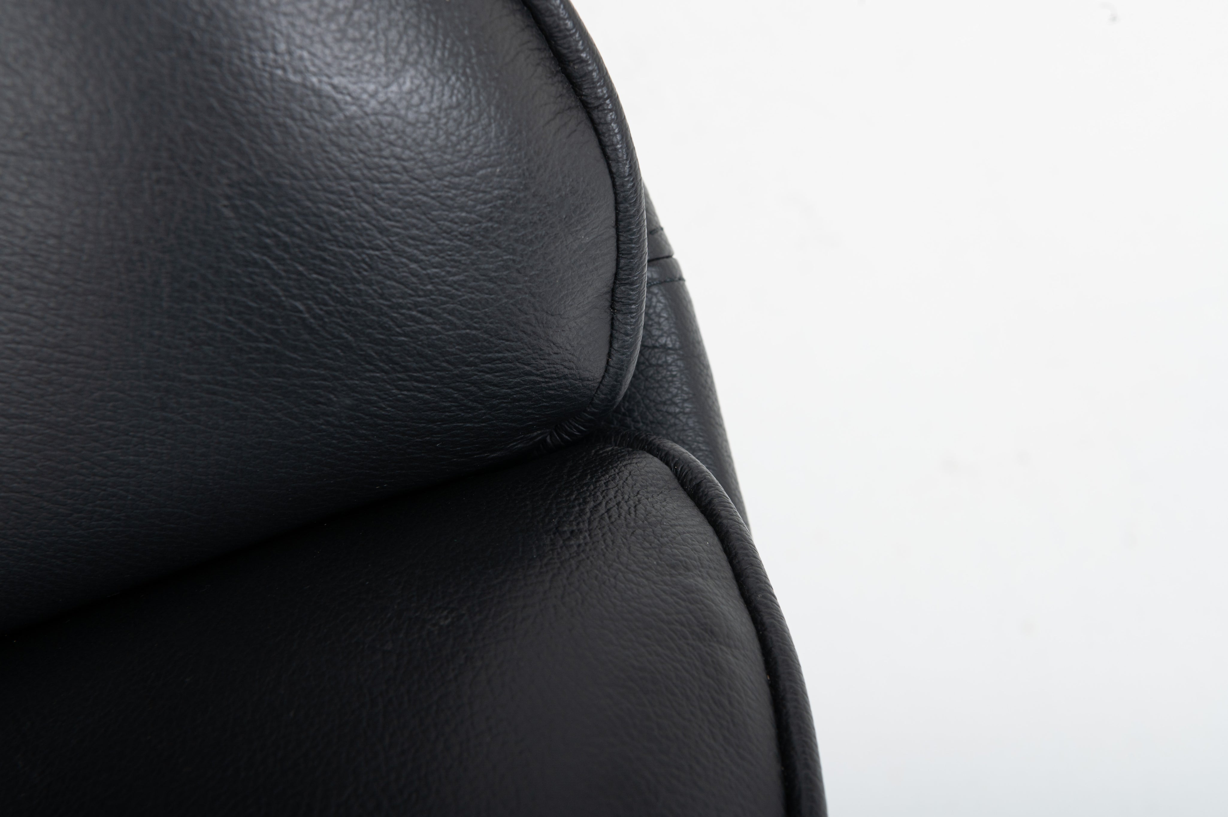 F588_Swivel_Lounge_Chair_by_Geoffrey_Harcourt_for_Artifort,_1967,_Netherlands