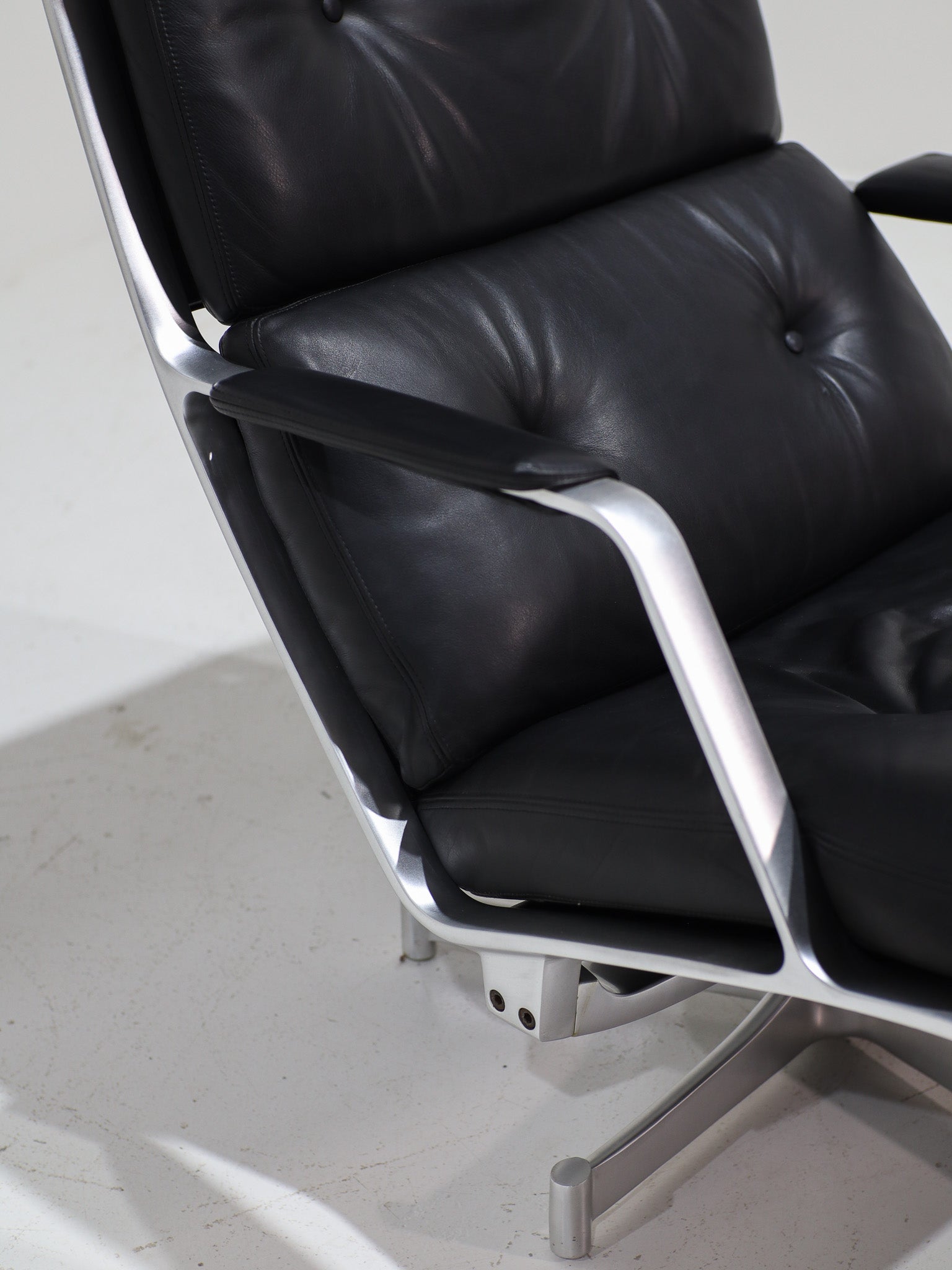 FK85_Swivel_Armchair_by_Preben_Fabricius_&_Jørgen_Kastholm_for_Kill_International,_1960s