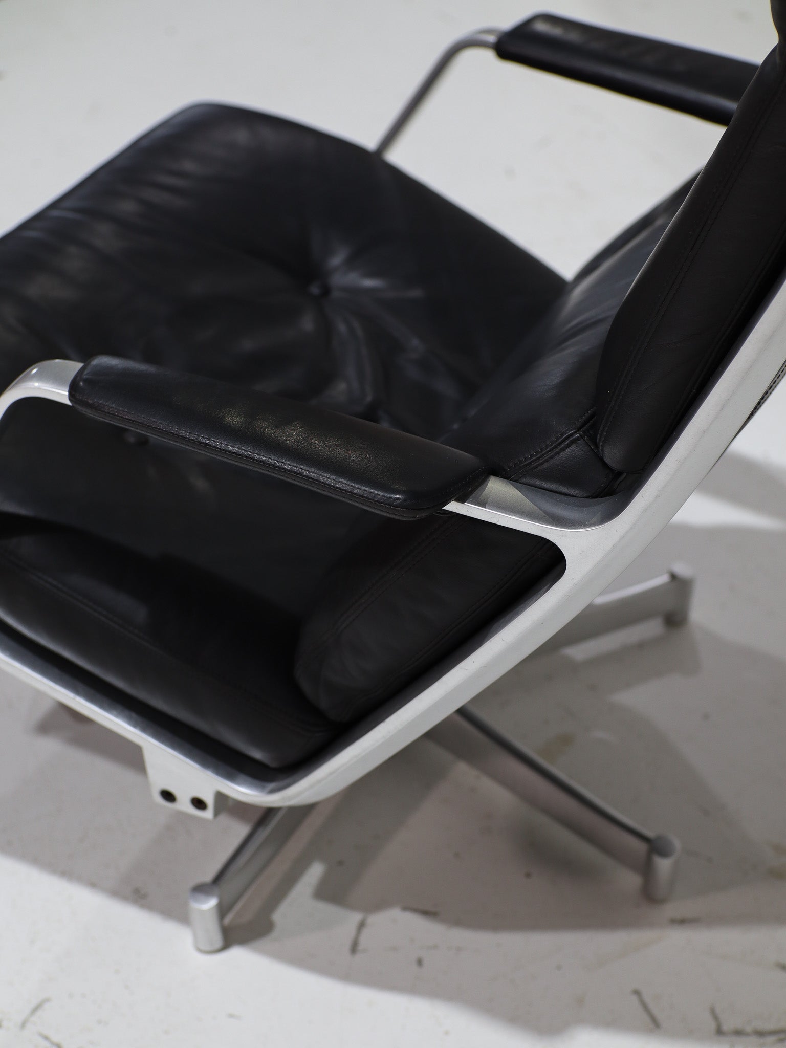 FK85_Swivel_Armchair_by_Preben_Fabricius_&_Jørgen_Kastholm_for_Kill_International,_1960s