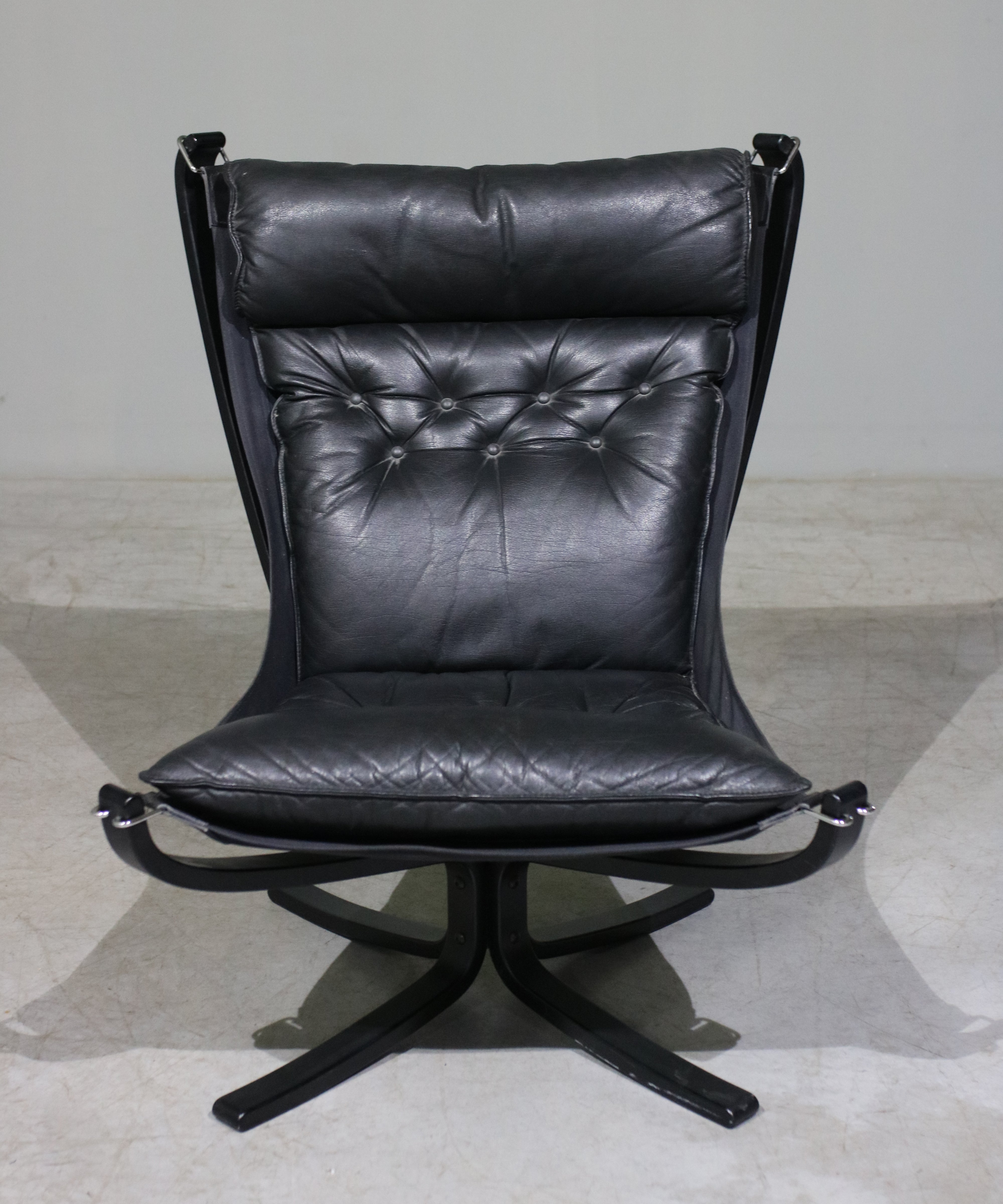 Falcon_Chair_by_Sigurd_Ressell,_1970s