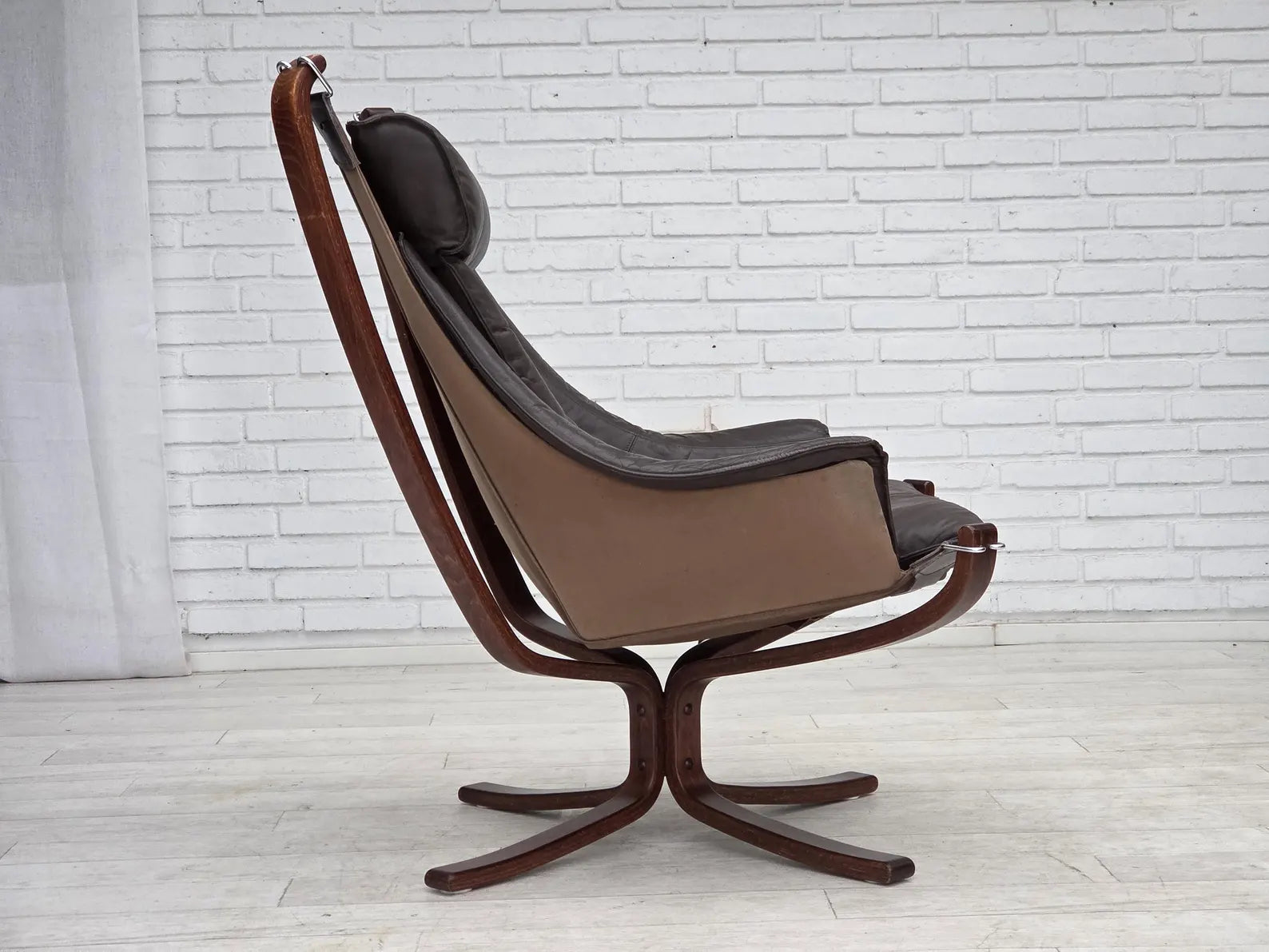Falcon_Lounge_Chair_by_Sigurd_Ressel,_1970s_Norway