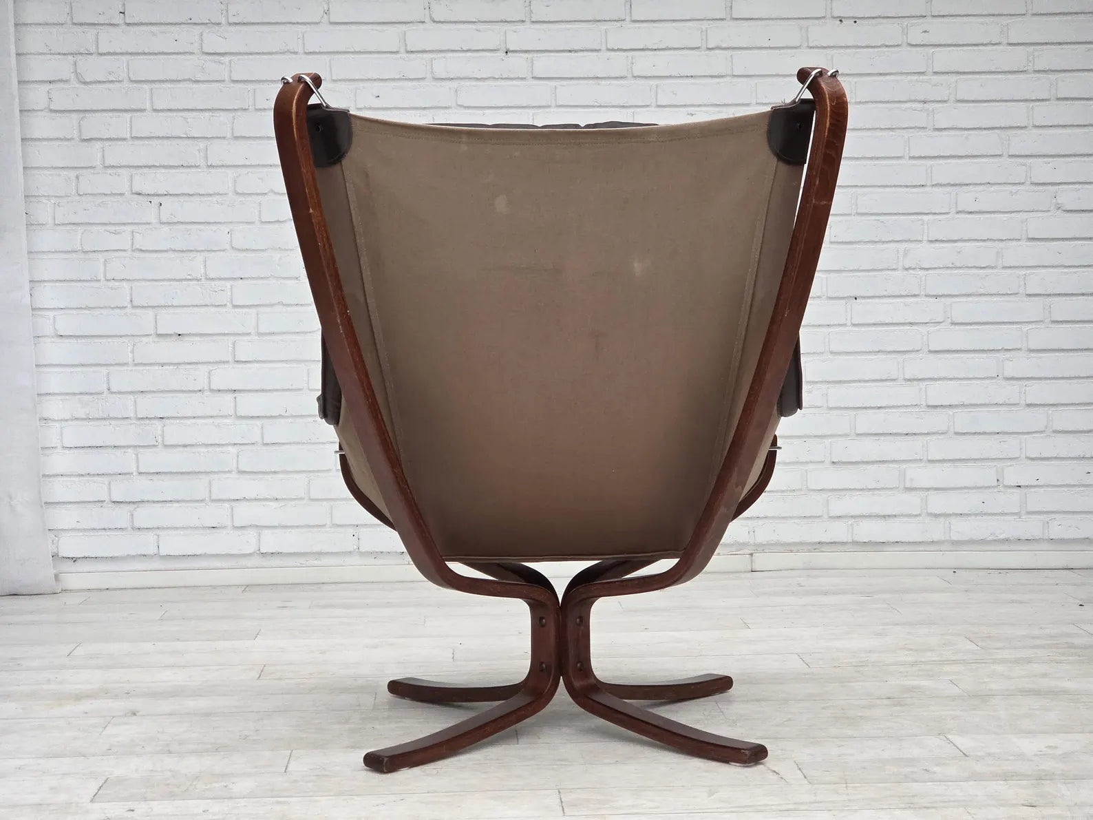 Falcon_Lounge_Chair_by_Sigurd_Ressel,_1970s_Norway