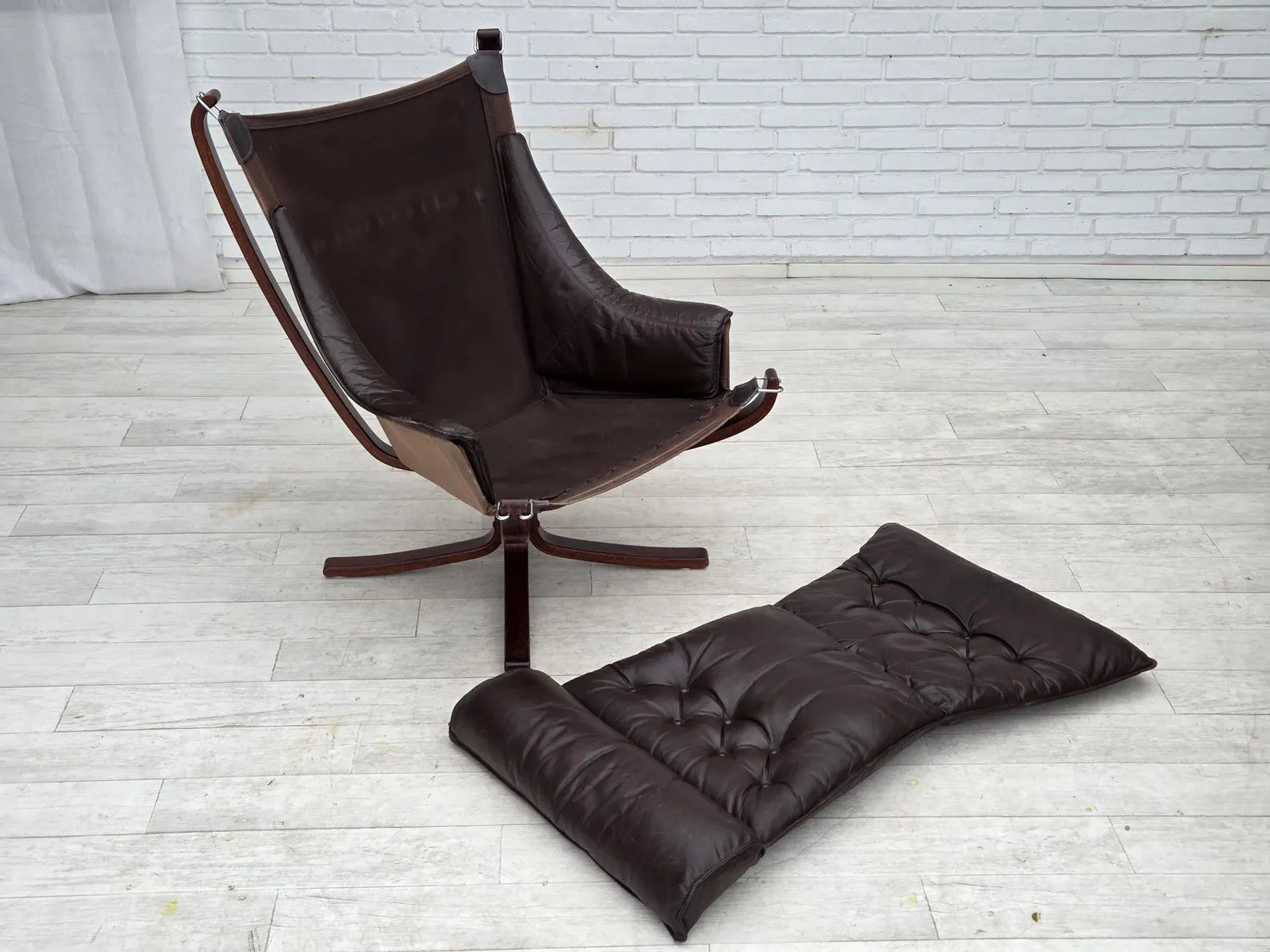 Falcon_Lounge_Chair_by_Sigurd_Ressel,_1970s_Norway