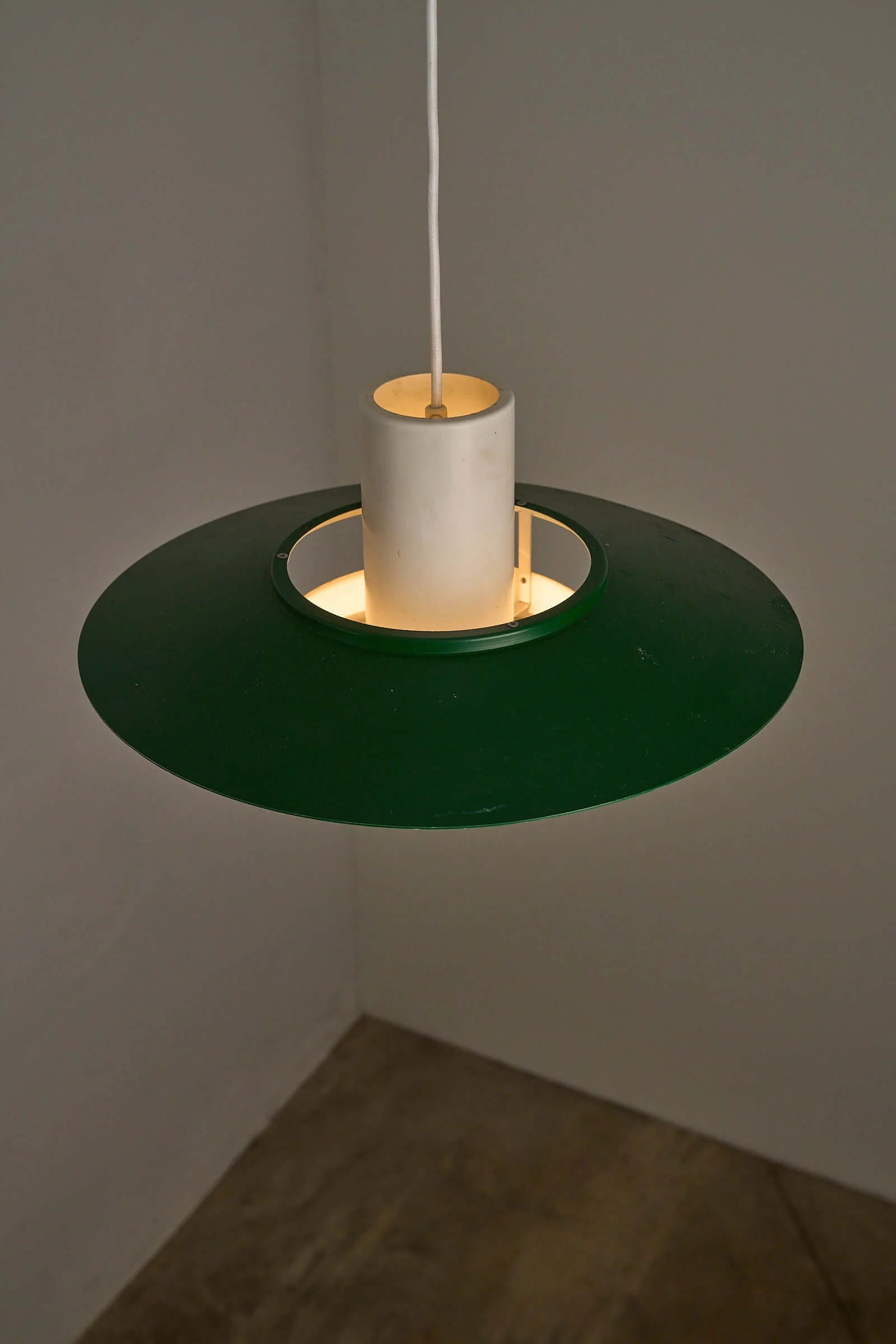Falcon_Pendant_Light,_Andreas_Hansen_for_Fog_&_Mørup,_Metal,_1960s,_Denmark