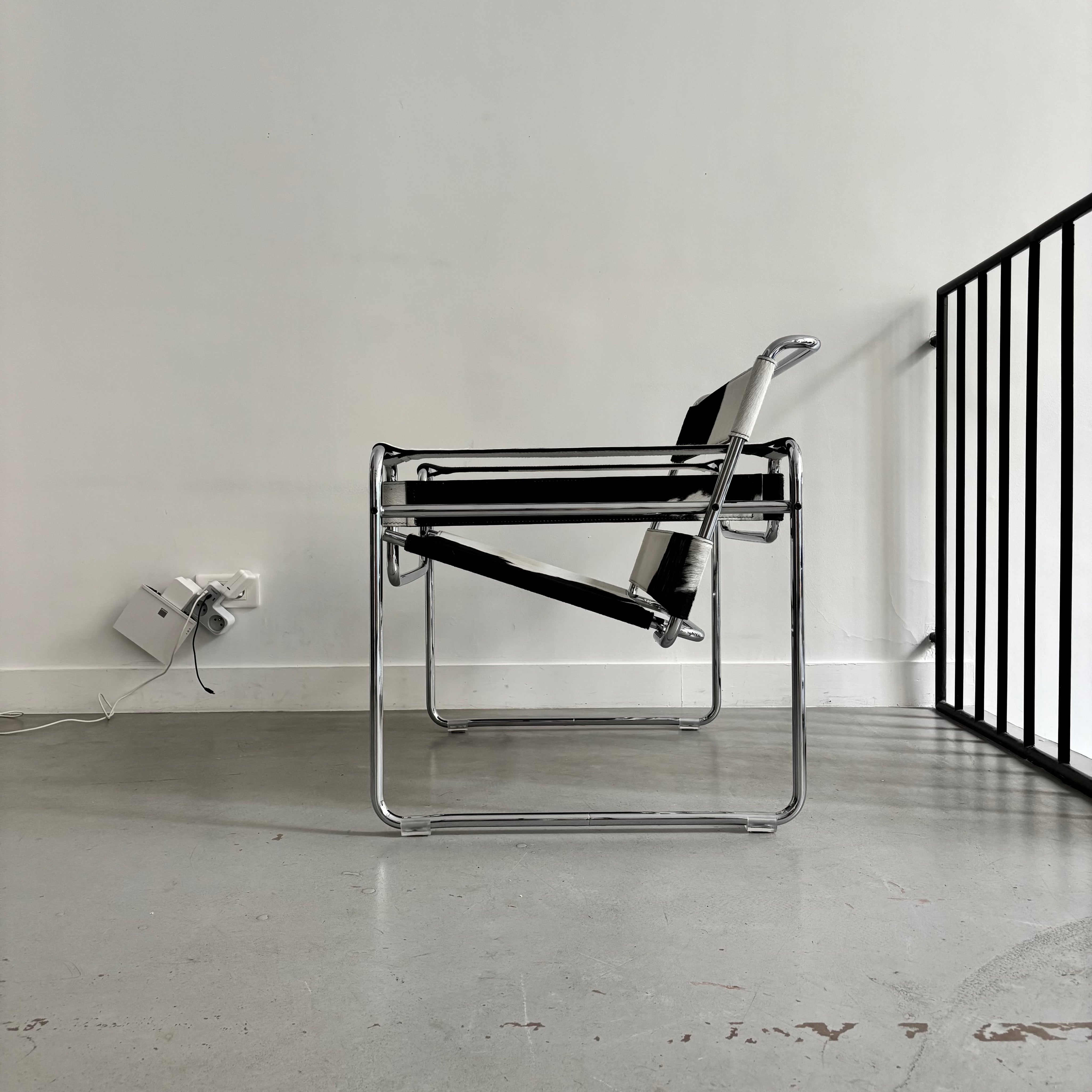 Early_Wassily_Chair_by_Marcel_Breuer_for_Gavina,_Pony_Leather,_Italy,_1960s