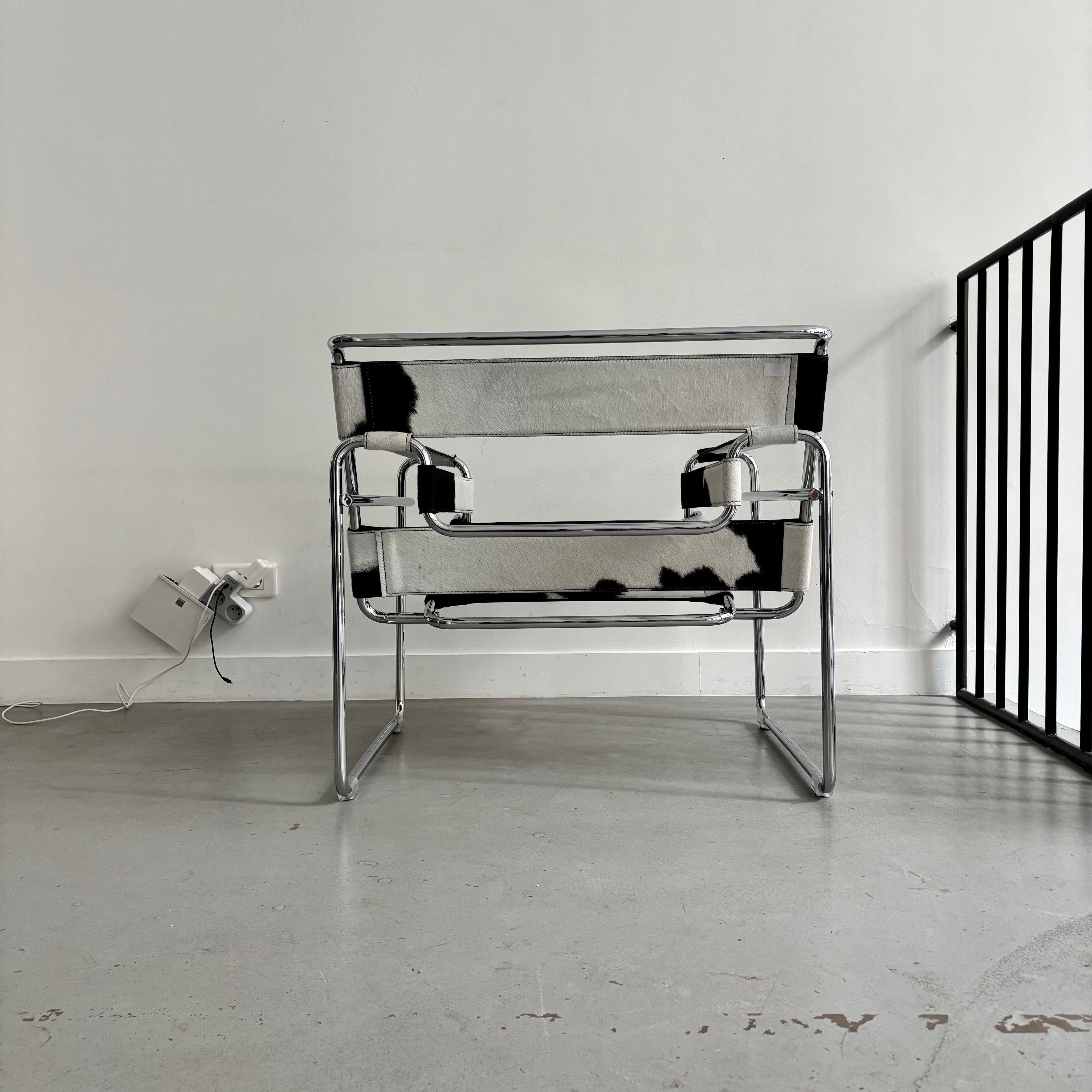 Early_Wassily_Chair_by_Marcel_Breuer_for_Gavina,_Pony_Leather,_Italy,_1960s